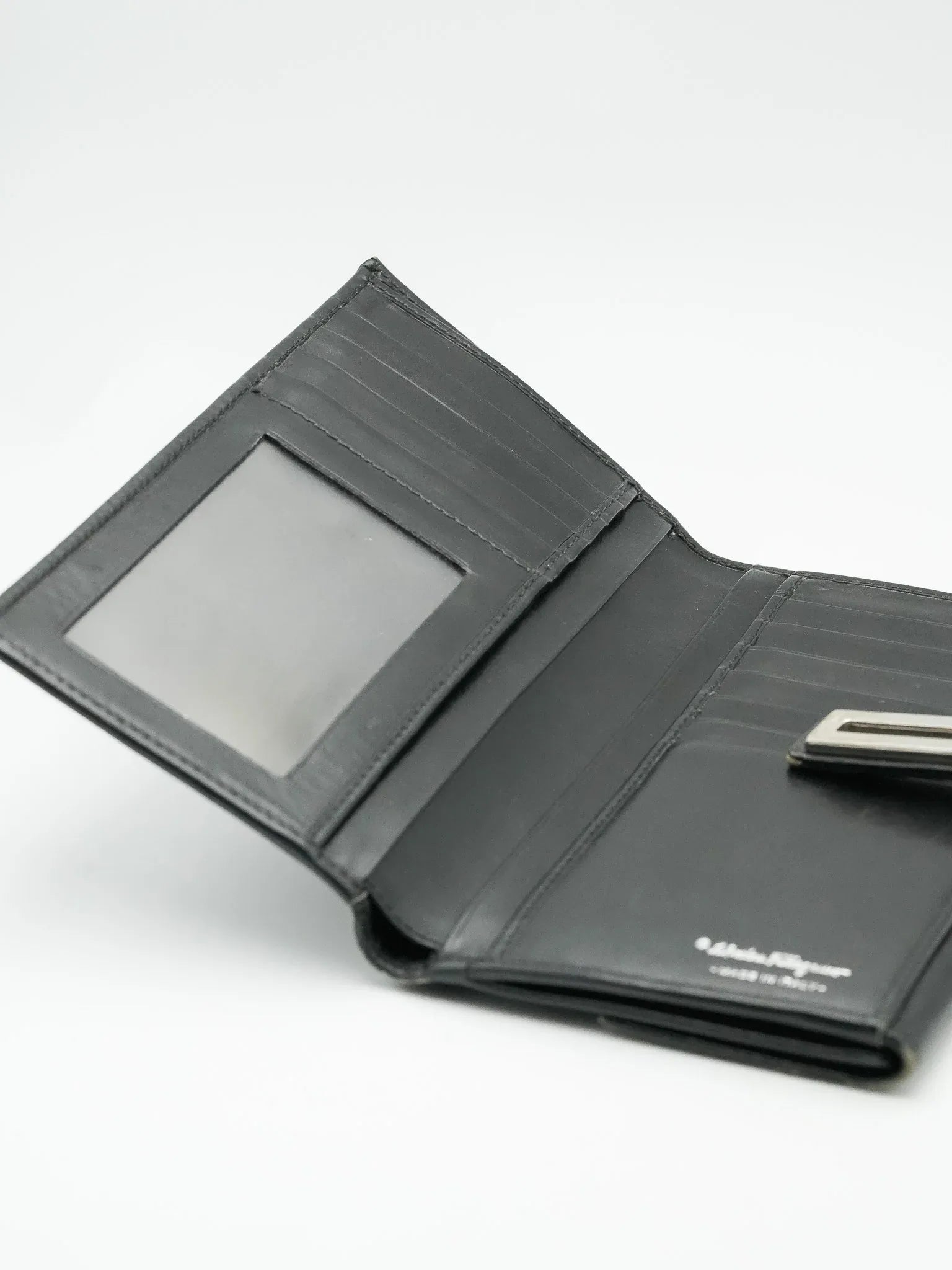 Salvatore Ferragamo - Portefeuille cuir noir - Atelier Victor