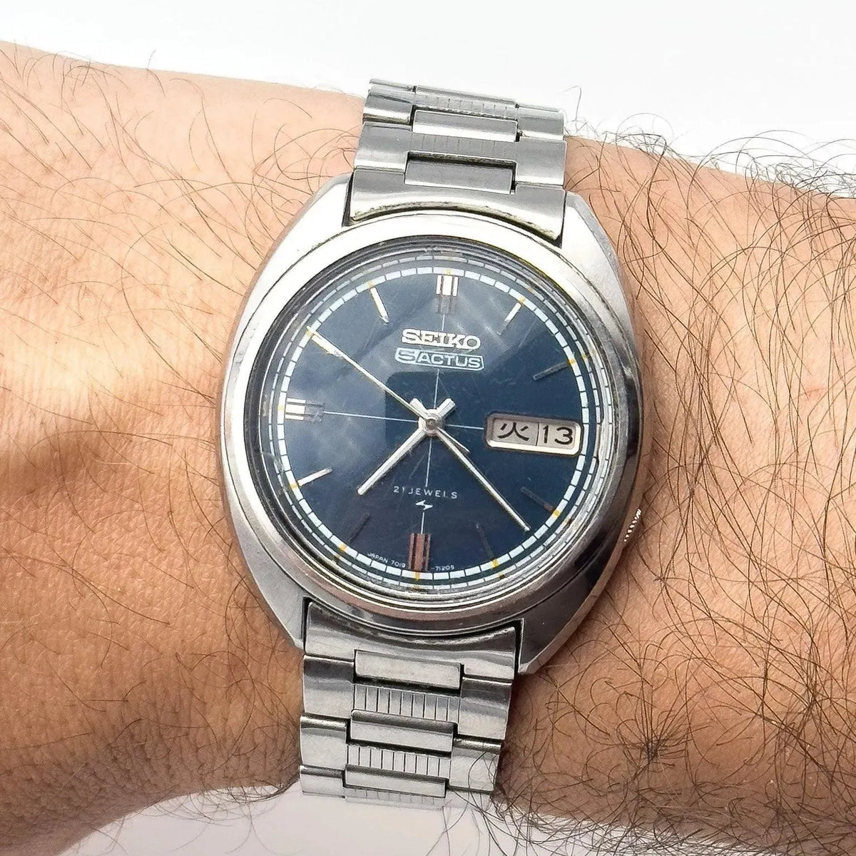 Seiko 5 - News Blue Dial bracelet Seiko - 1972 - Atelier Victor