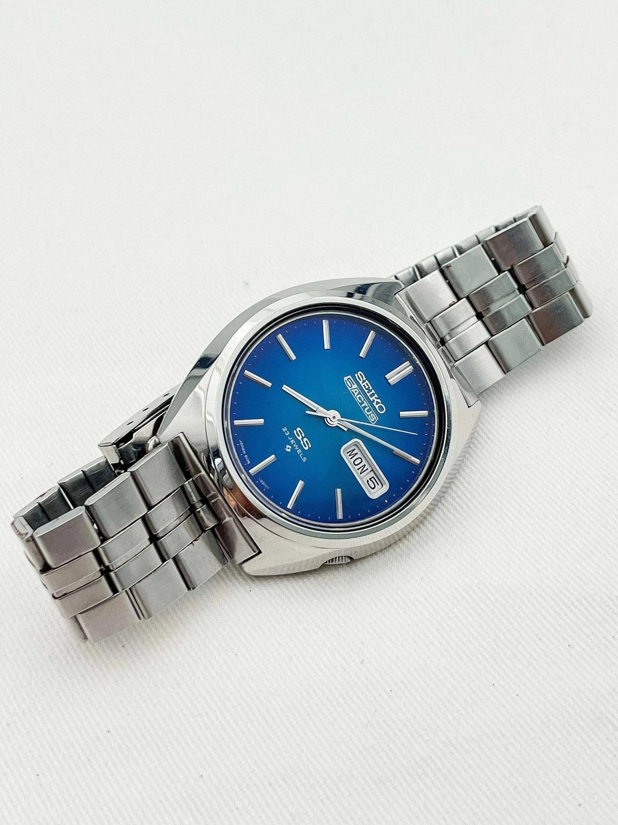 Seiko - 5 Actus Daydate Cadran Bleu - 1974 - Atelier Victor Paris - Vintage Watch Shop Dubai