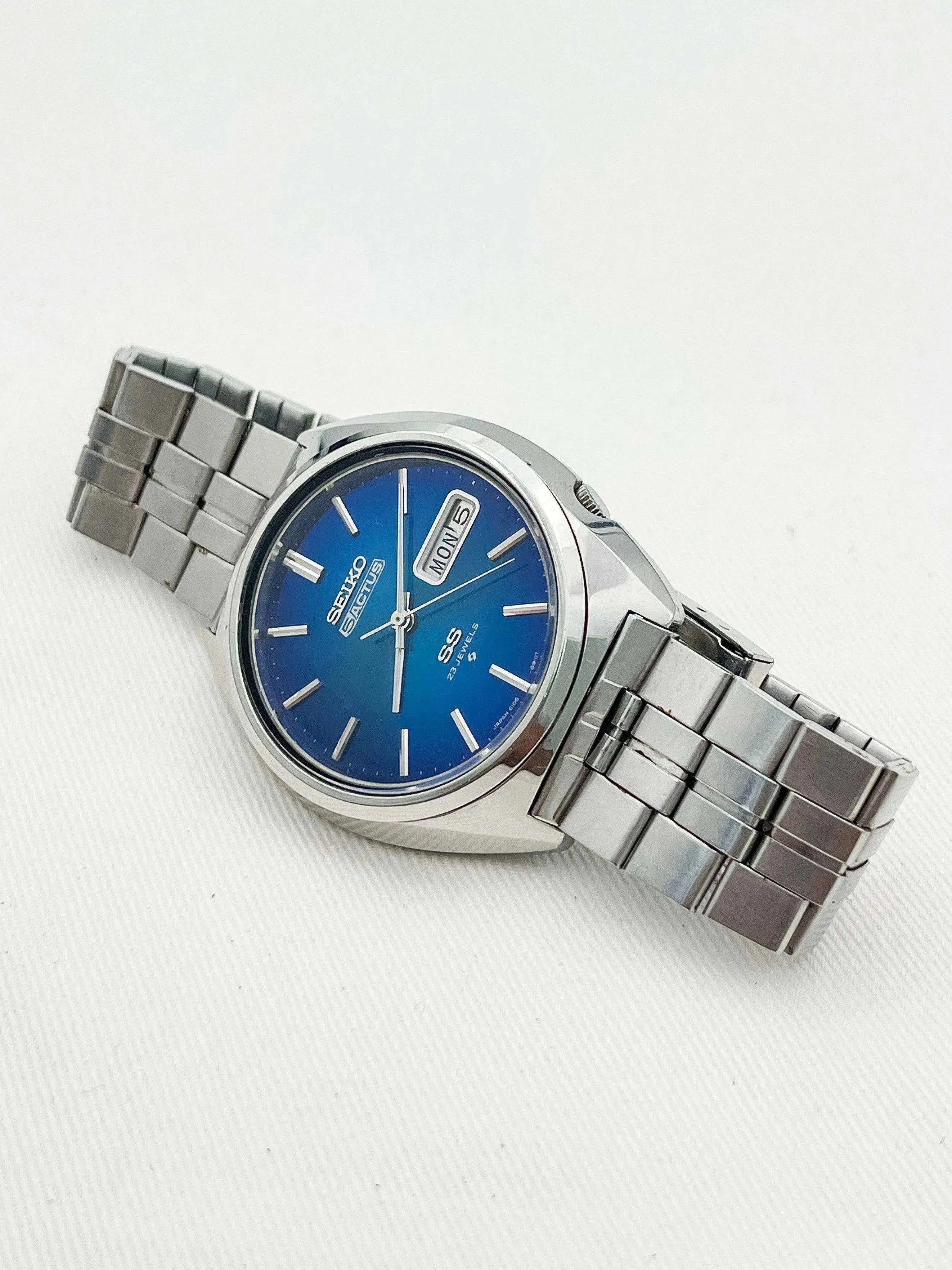 Seiko - 5 Actus Daydate Cadran Bleu - 1974 - Atelier Victor Paris - Vintage Watch Shop Dubai