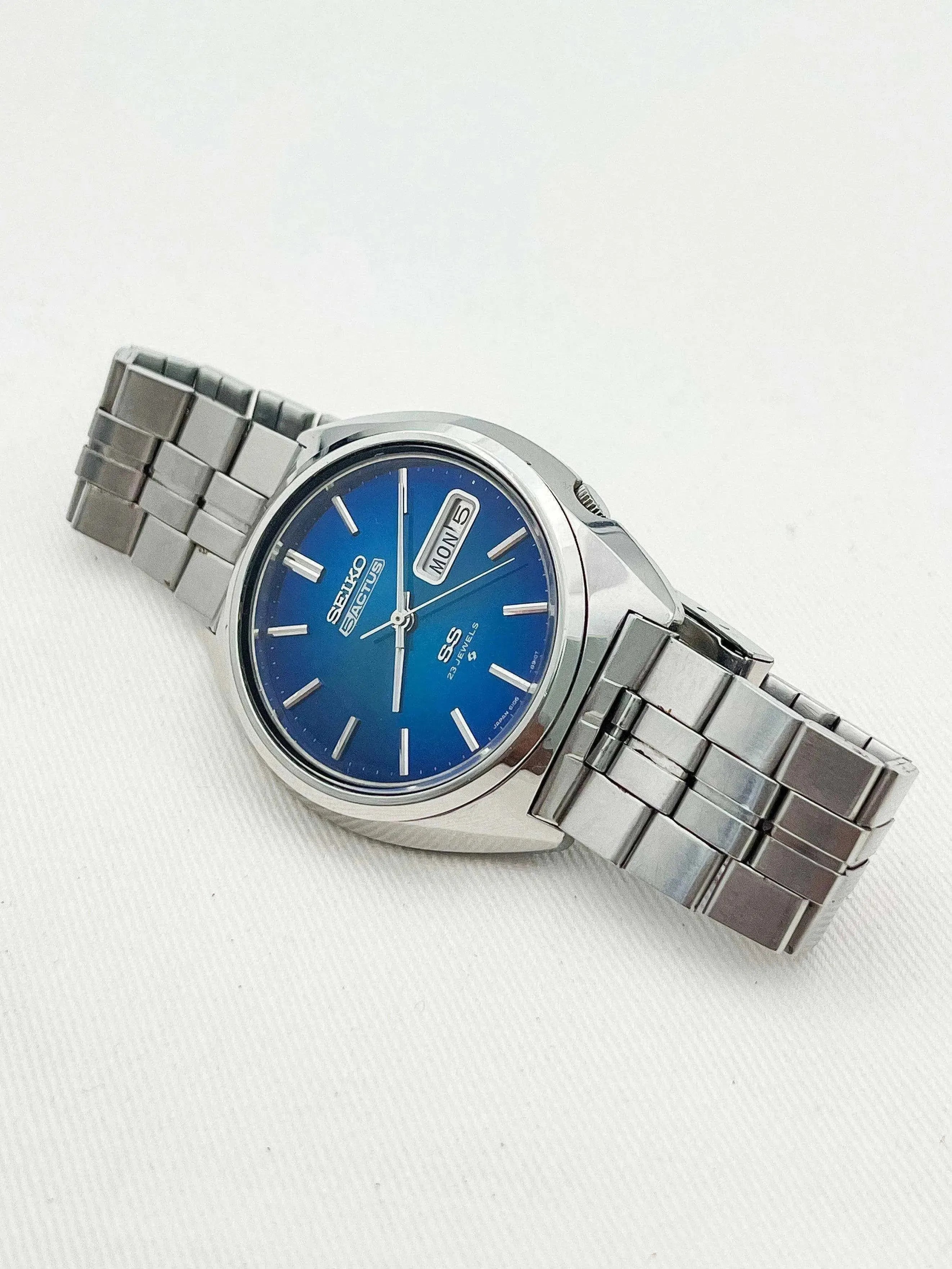 Seiko - 5 Actus Daydate Cadran Bleu - 1974 - Atelier Victor - Vintage  Shop
