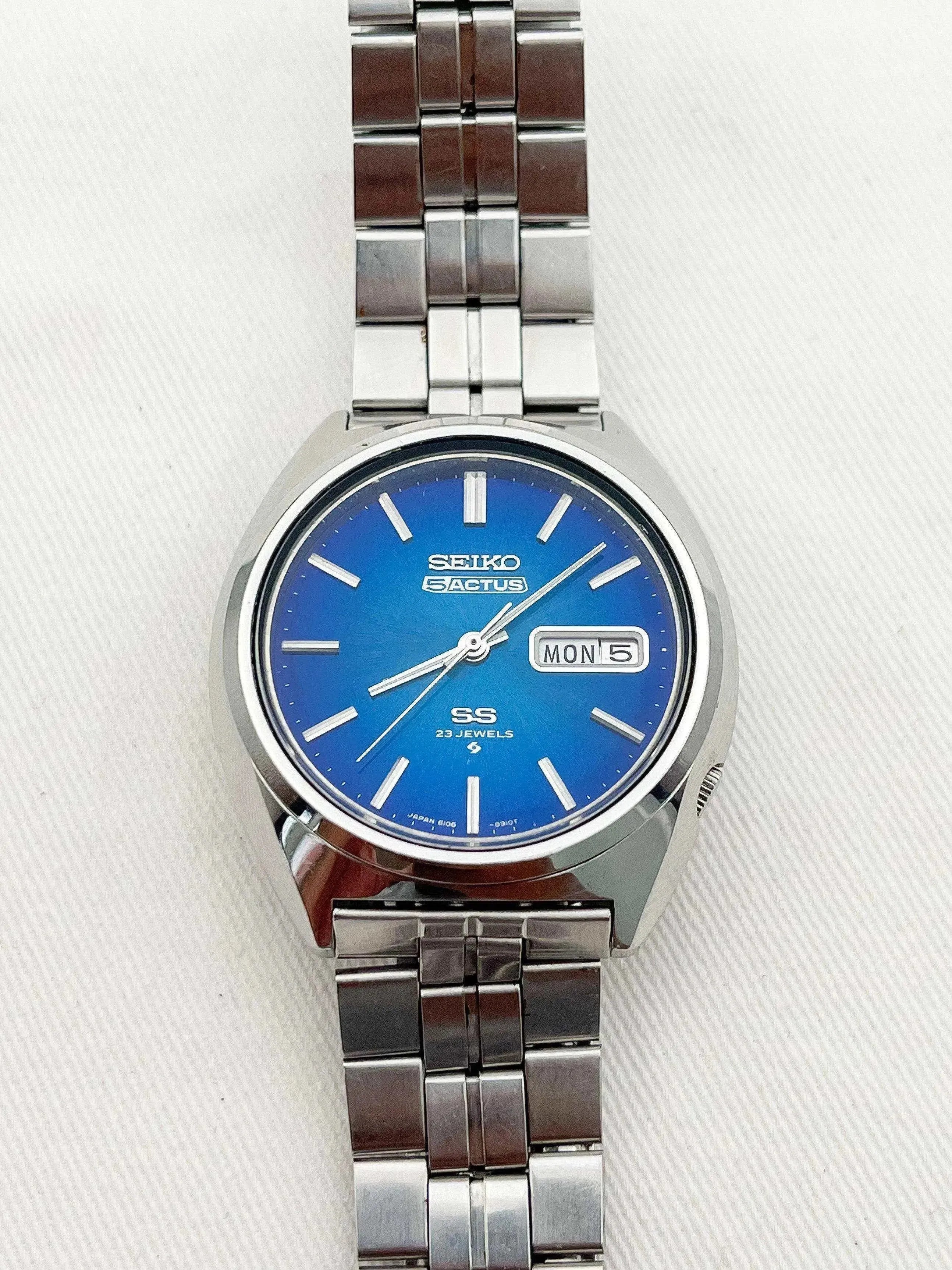 Seiko - 5 Actus Daydate Cadran Bleu - 1974 - Atelier Victor - Vintage  Shop