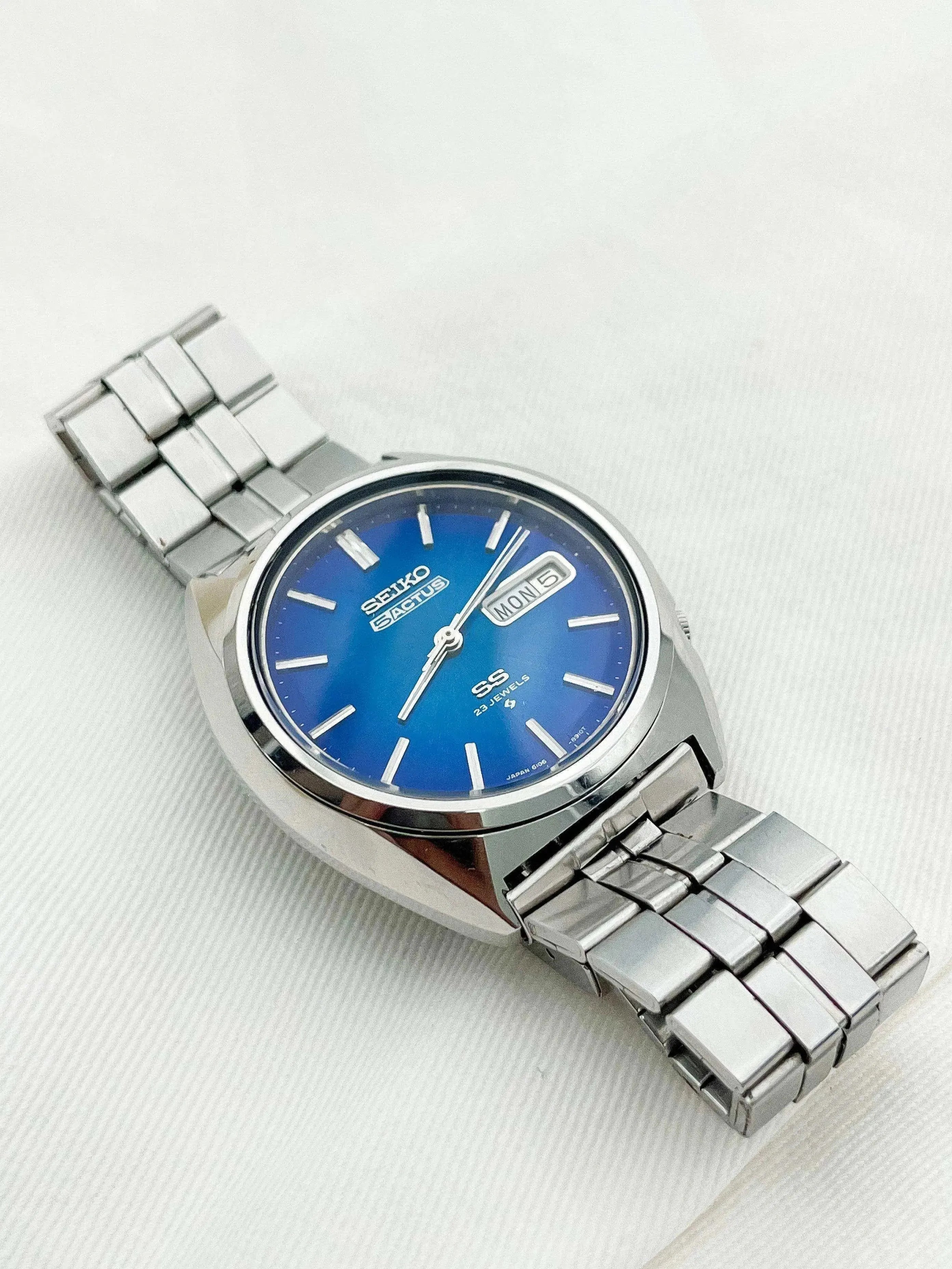 Seiko - 5 Actus Daydate Cadran Bleu - 1974 - Atelier Victor - Vintage  Shop