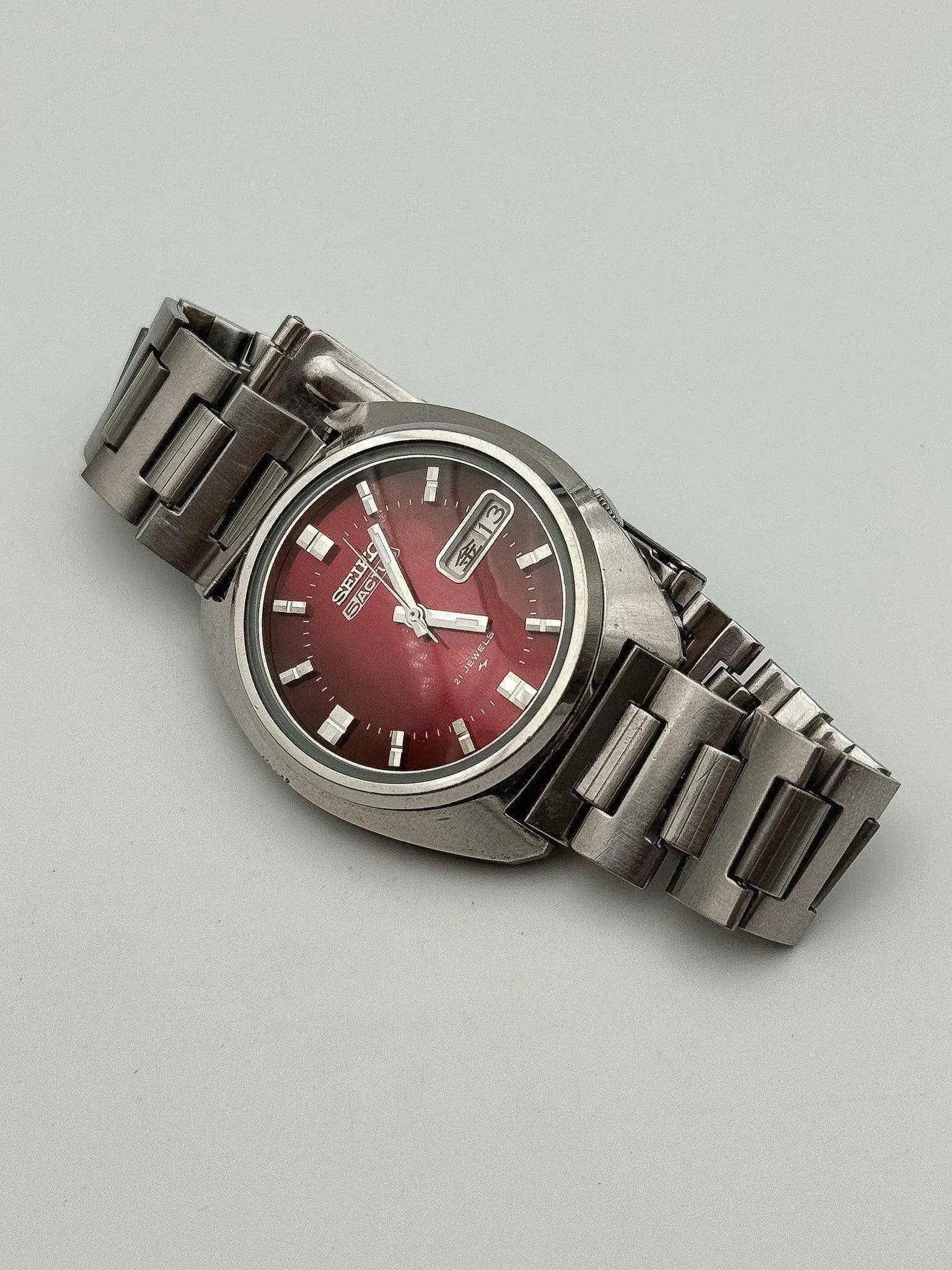 Seiko - 5 Actus Red Kanji - 1974 - Atelier Victor Paris - Vintage Watch Shop Dubai