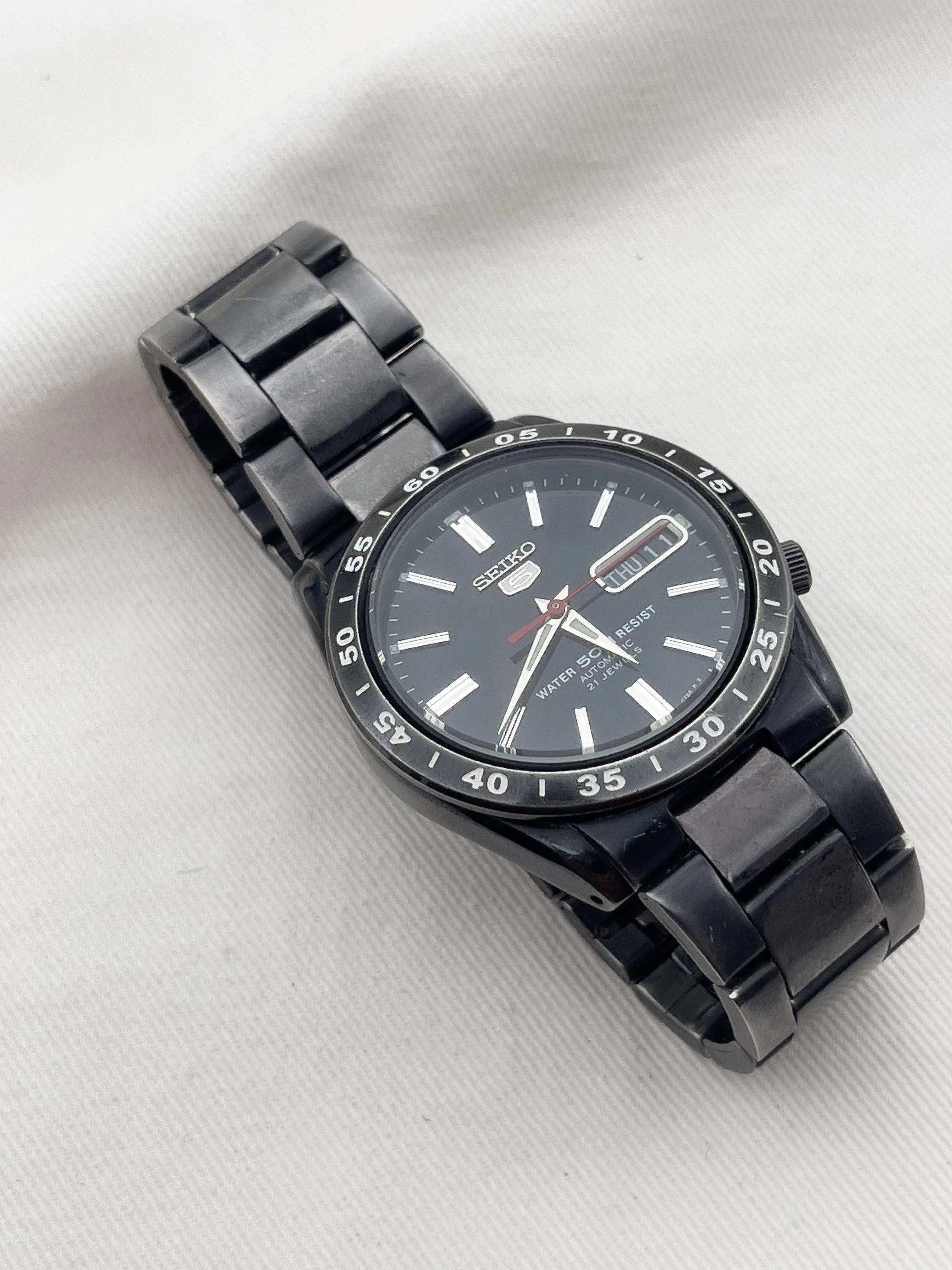 Seiko 5 - Black PVD - 00’s - Atelier Victor Paris - Vintage Watch Shop Dubai