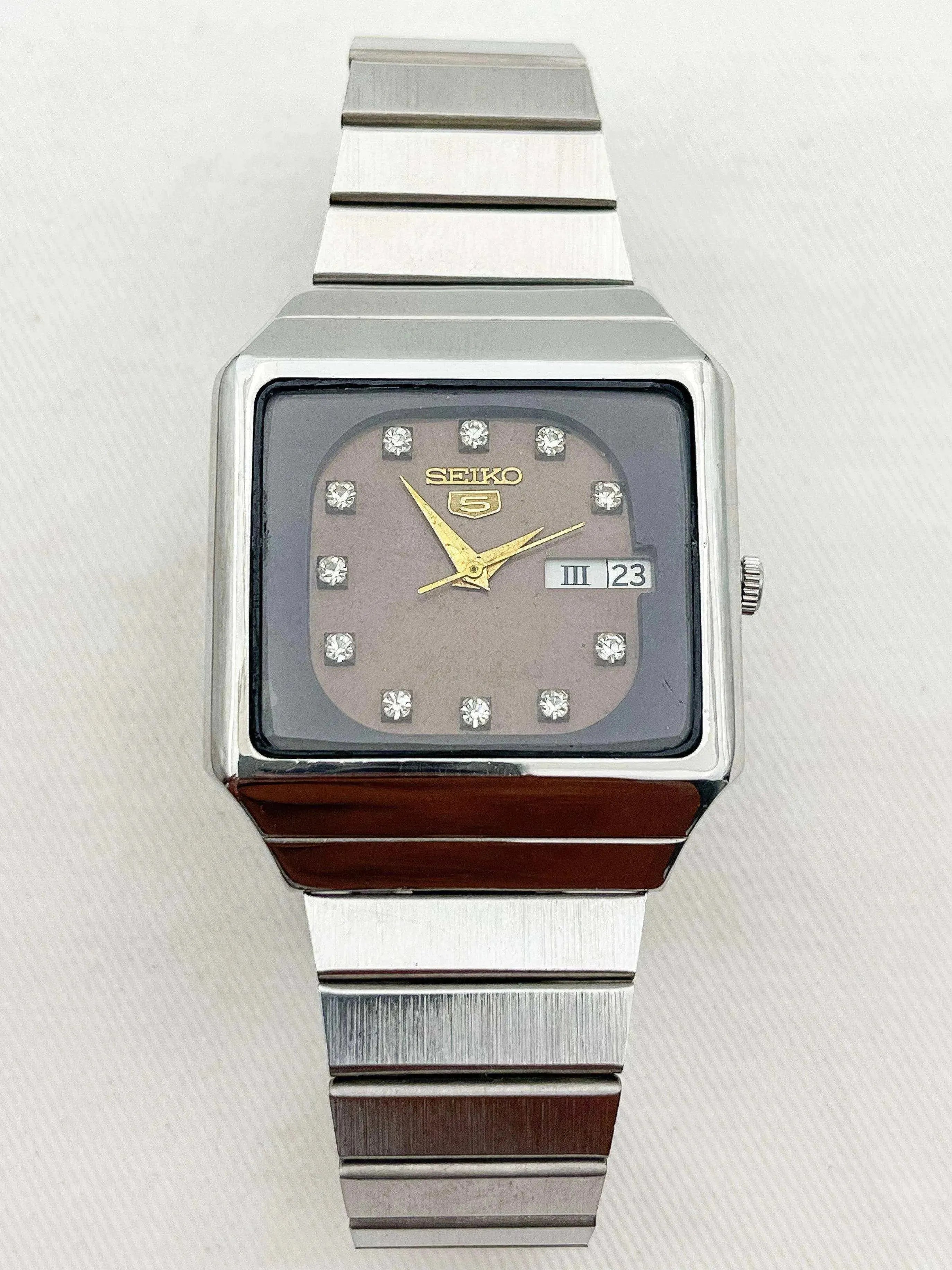 Seiko 5 - Chocolate Dial - 1982 - Atelier Victor Paris - Vintage Watch Shop Dubai