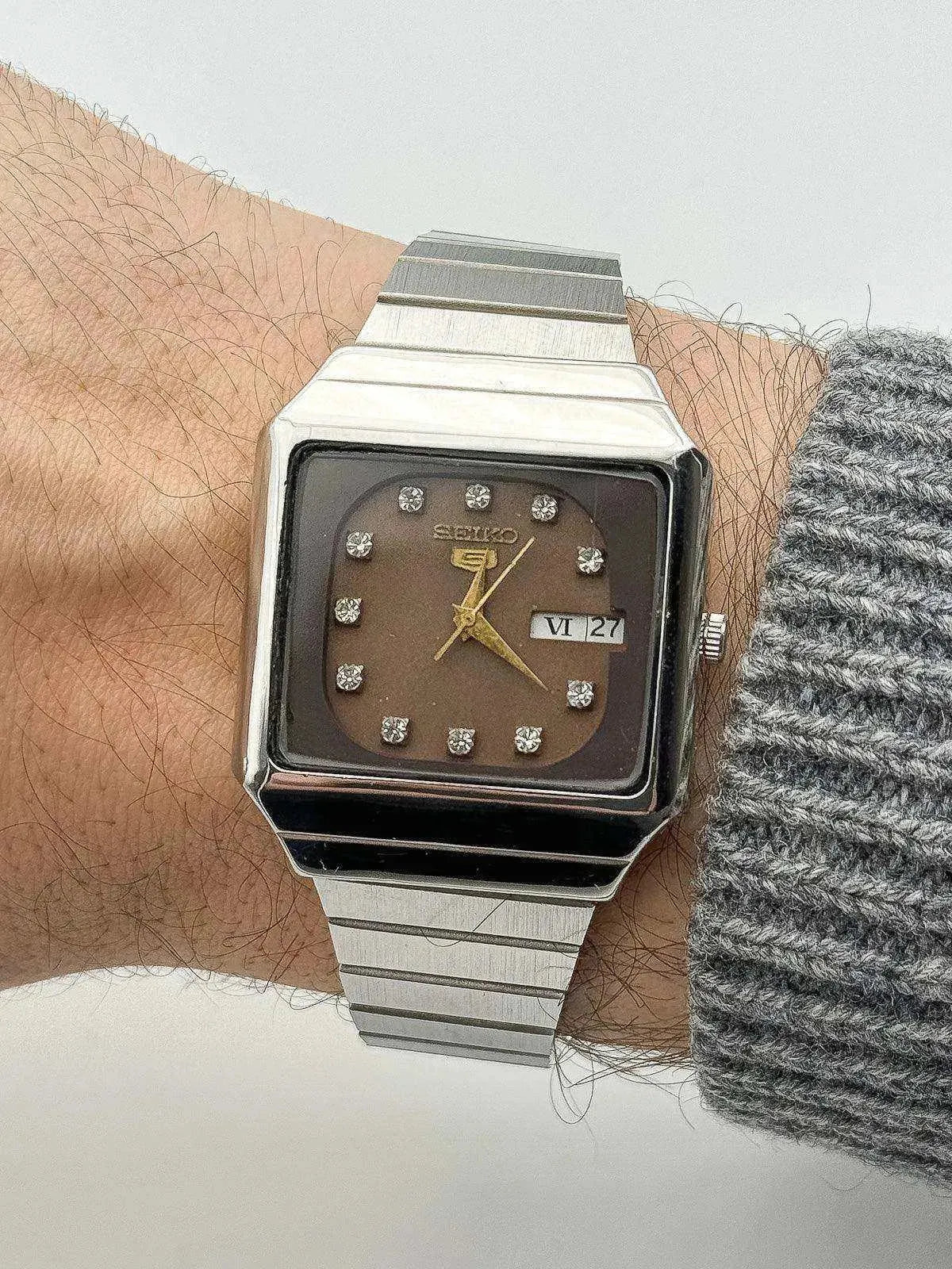 Seiko 5 - Chocolate Dial - 1982 - Atelier Victor Paris - Vintage Watch Shop Dubai