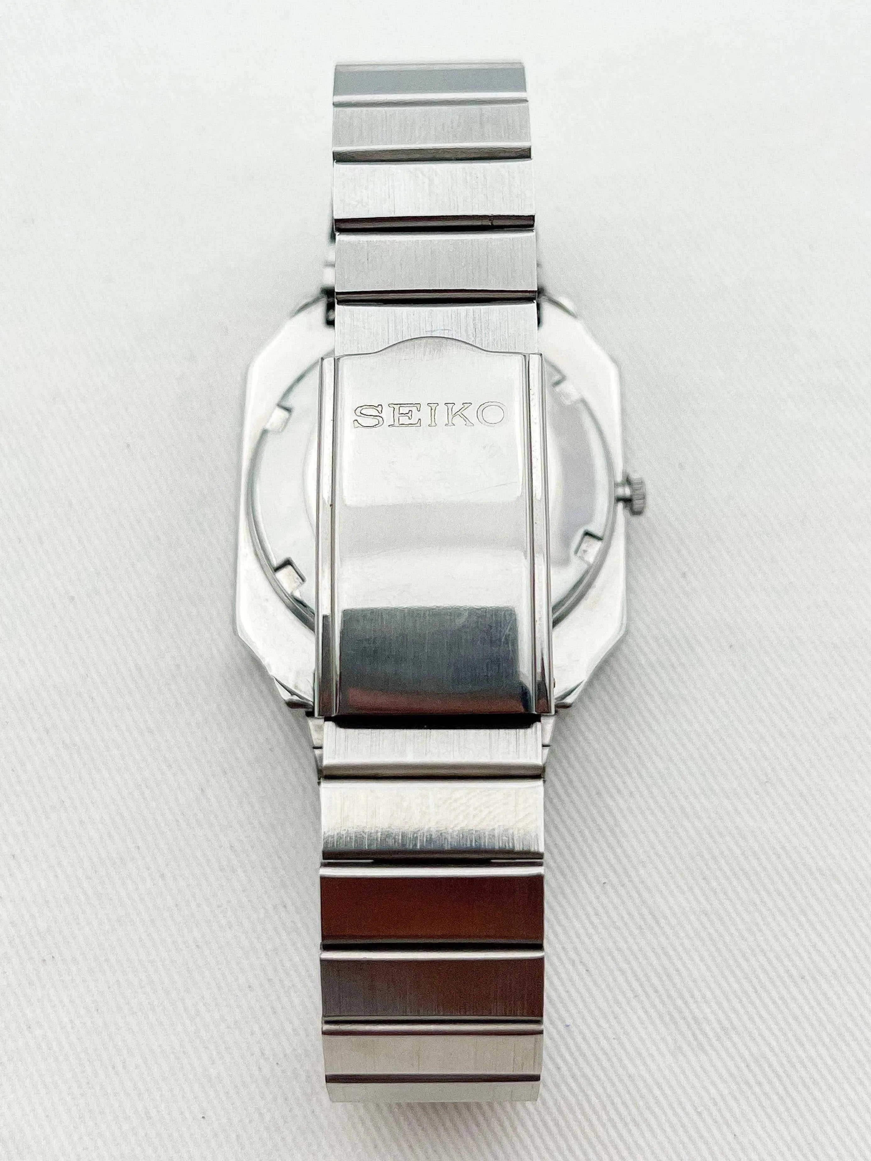 Seiko 5 - Chocolate Dial - 1982 - Atelier Victor Paris - Vintage Watch Shop Dubai