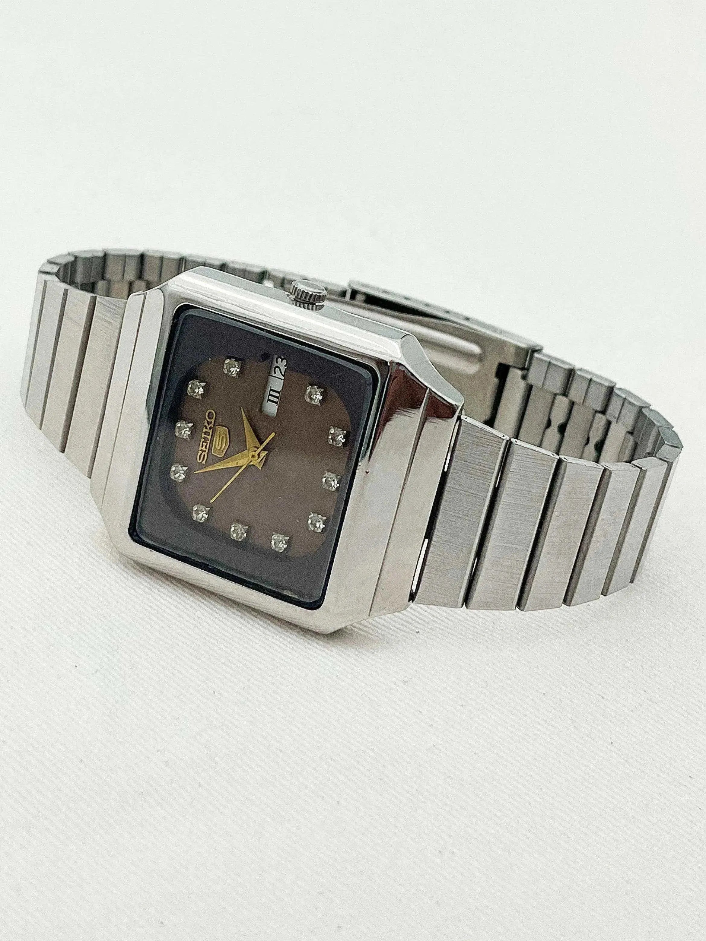 Seiko 5 - Chocolate Dial - 1982 - Atelier Victor Paris - Vintage Watch Shop Dubai