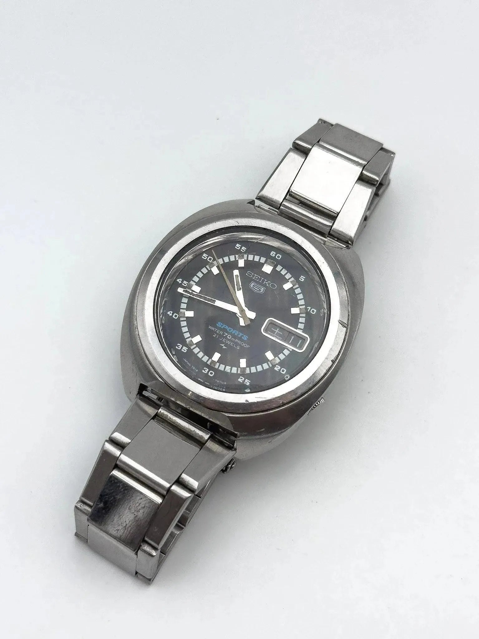 Seiko 5 Sports - Black Dial Kanji - 1972 - Atelier Victor Paris - Vintage Watch Shop Dubai