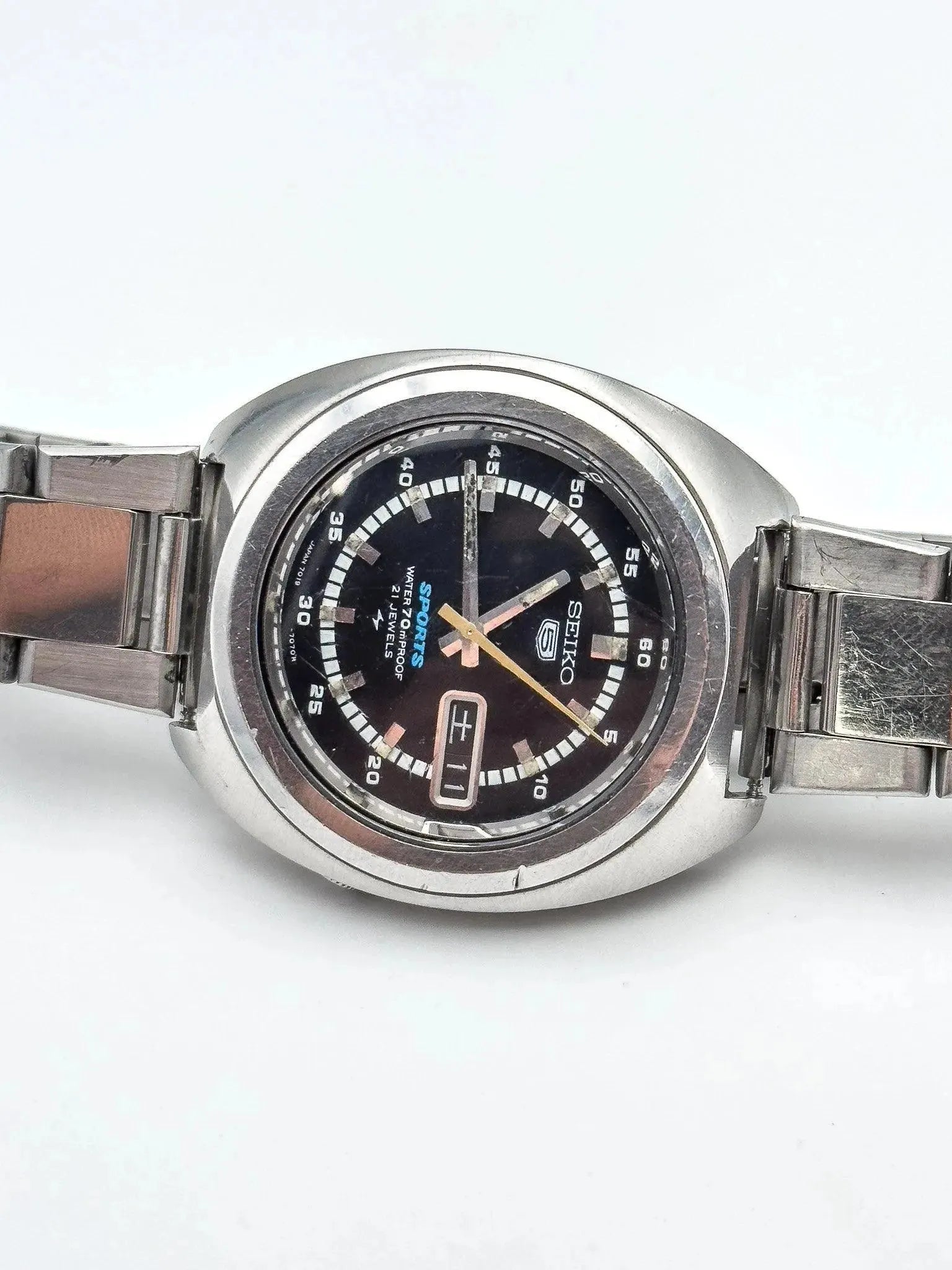 Seiko 5 Sports - Black Dial Kanji - 1972 - Atelier Victor Paris - Vintage Watch Shop Dubai