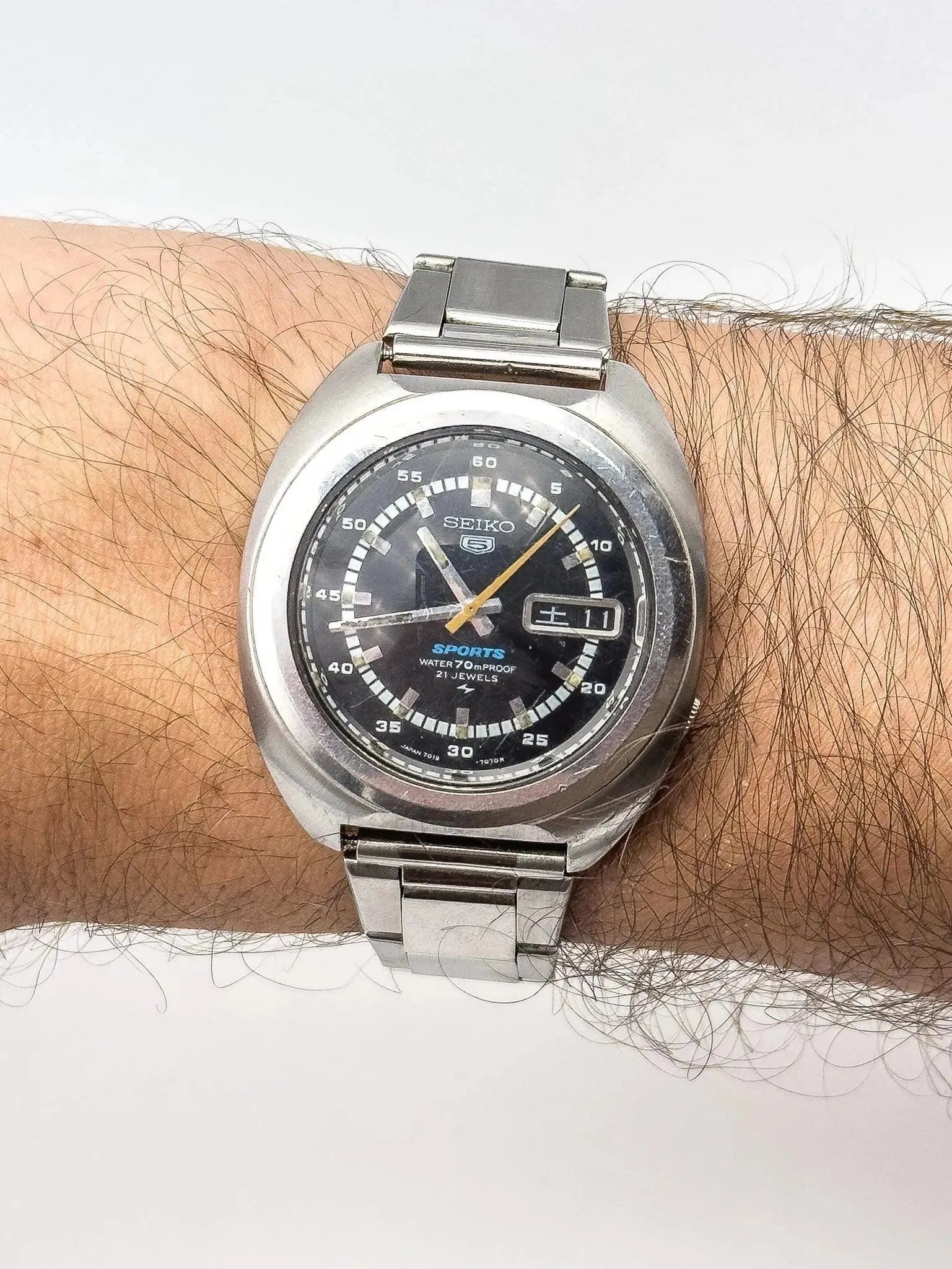 Seiko 5 Sports - Black Dial Kanji - 1972 - Atelier Victor Paris - Vintage Watch Shop Dubai