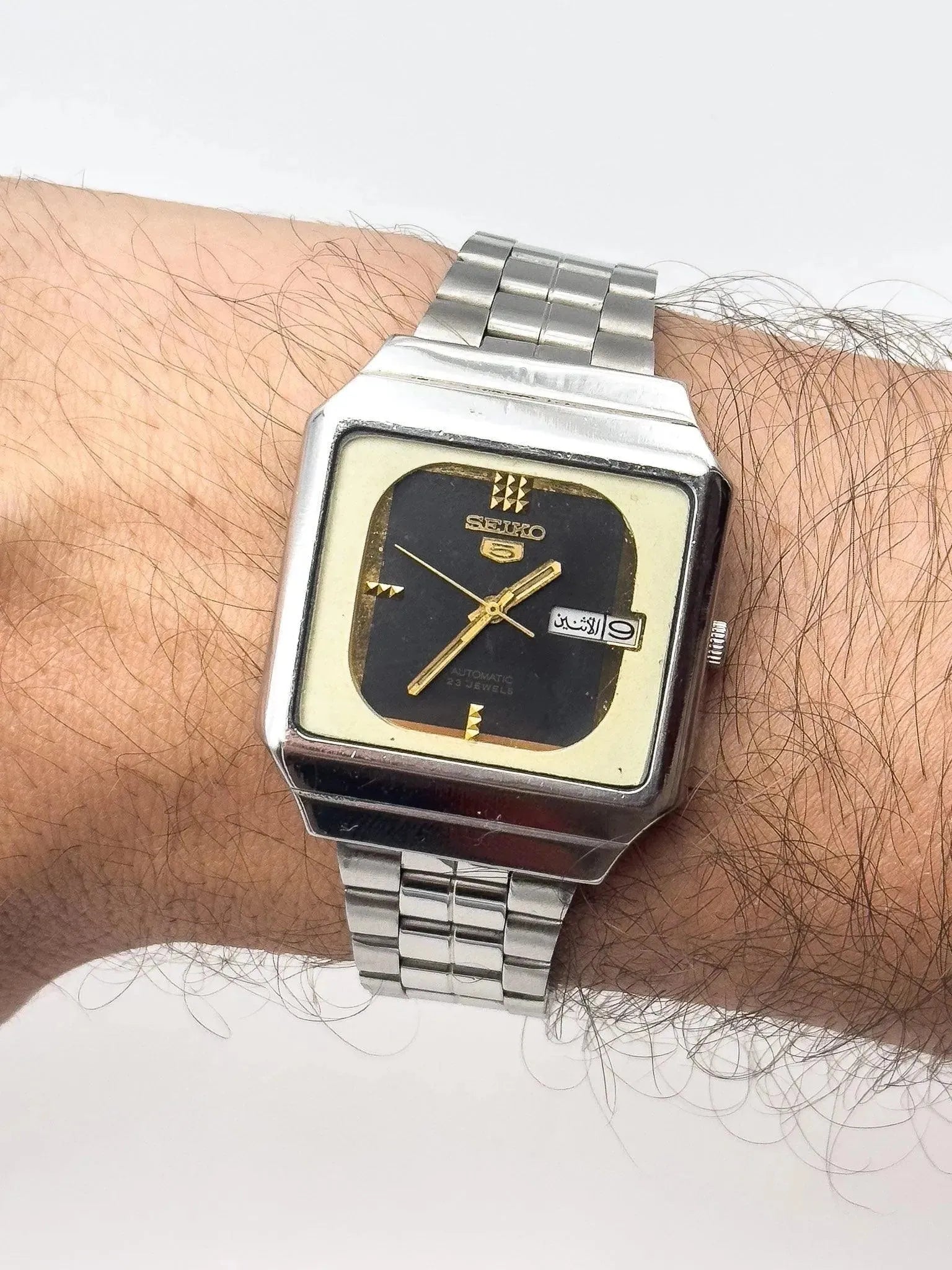 Seiko 5 - Two Level Black And Gold - 1981 - Atelier Victor Paris - Vintage Watch Shop Dubai