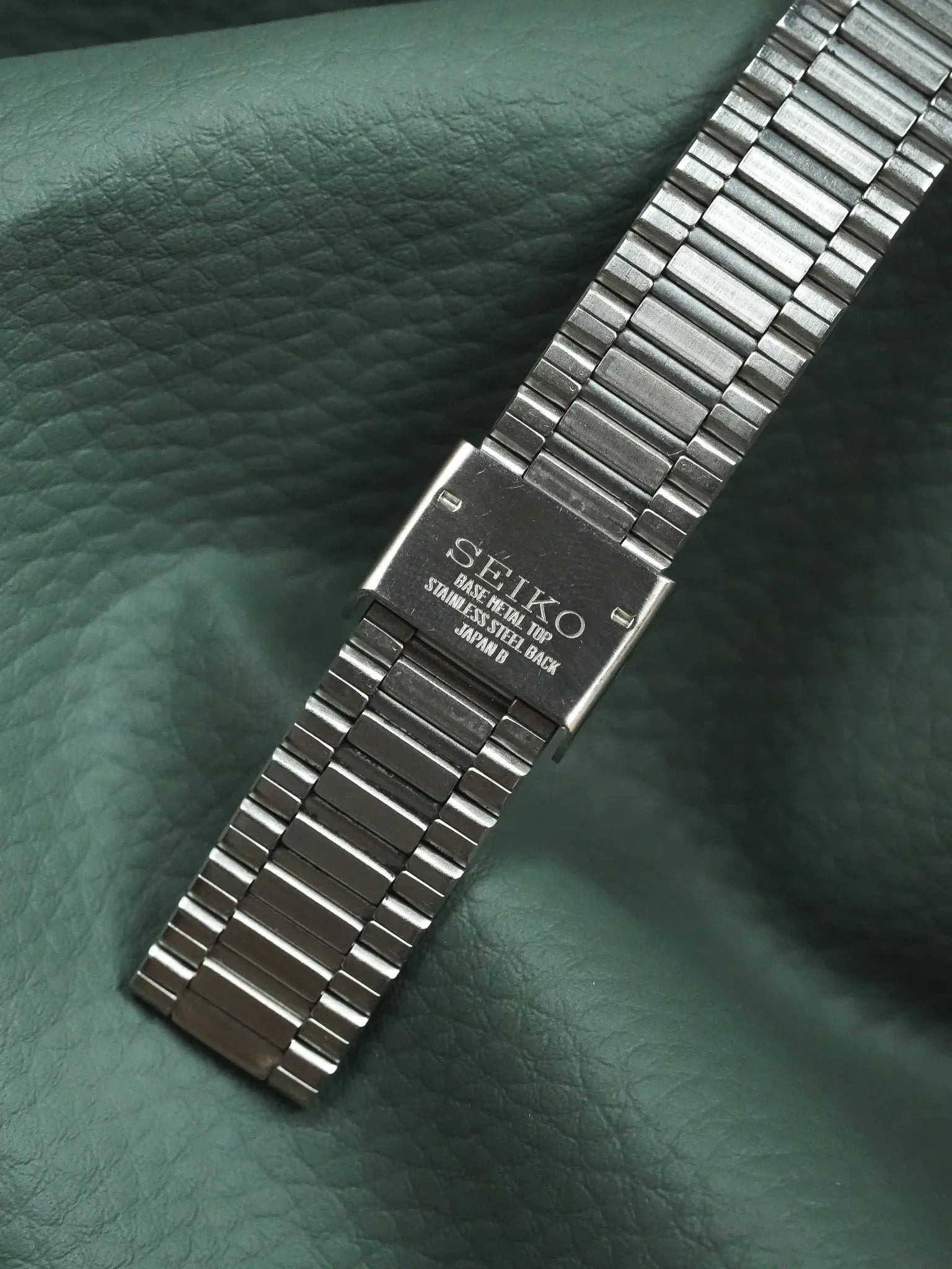 Seiko - Acier lunette or avec bracelet intégré - 1981 - Atelier Victor