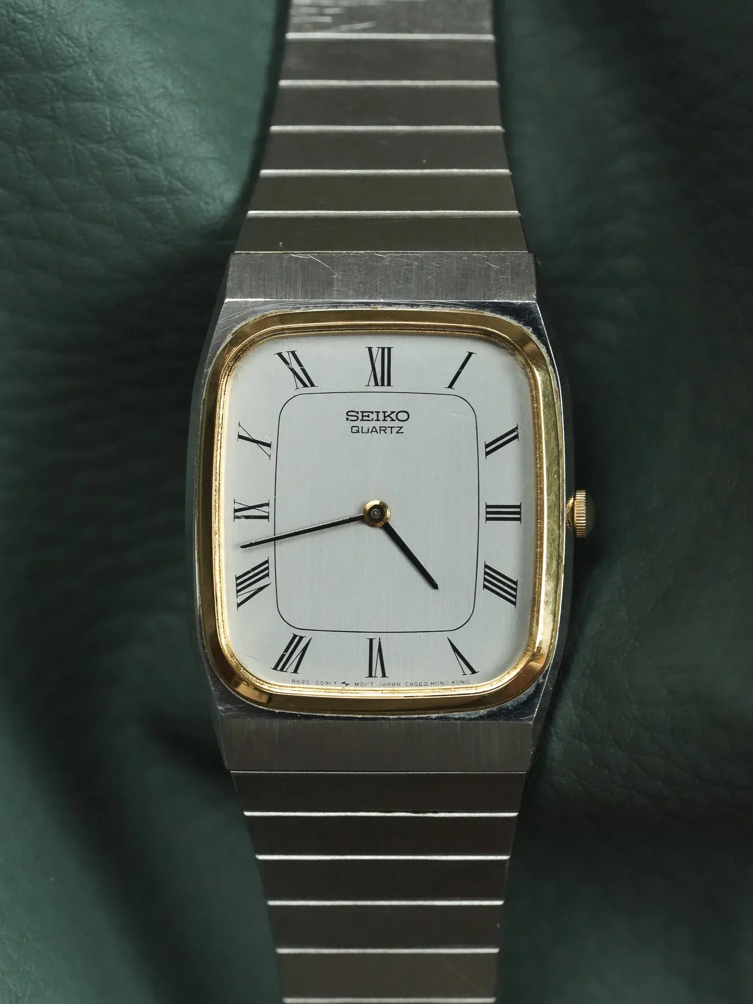 Seiko - Acier lunette or avec bracelet intégré - 1981 - Atelier Victor - Vintage  Shop