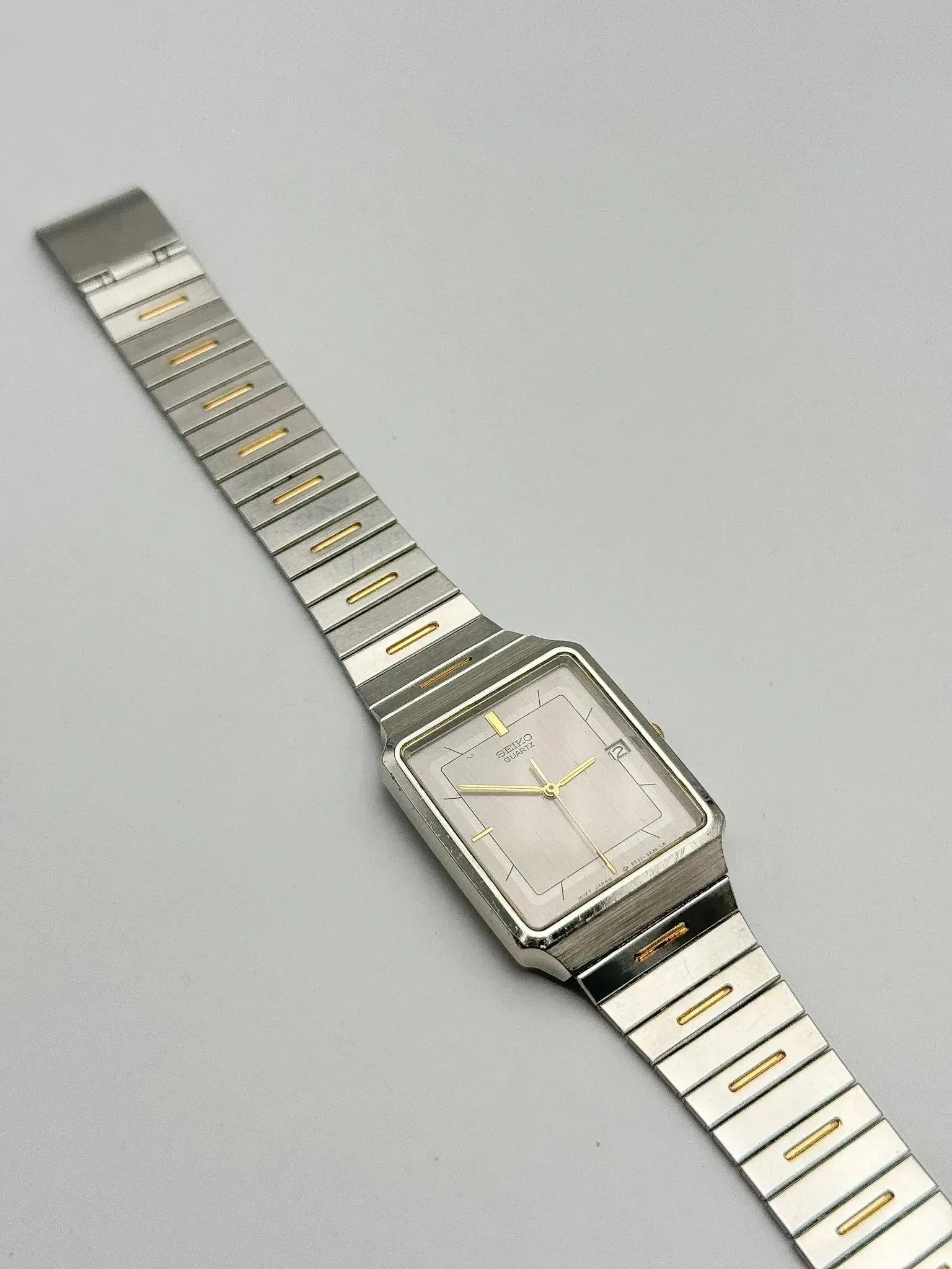 Seiko - Acier Strié Doré Bracelet intégré - 1997 - Atelier Victor