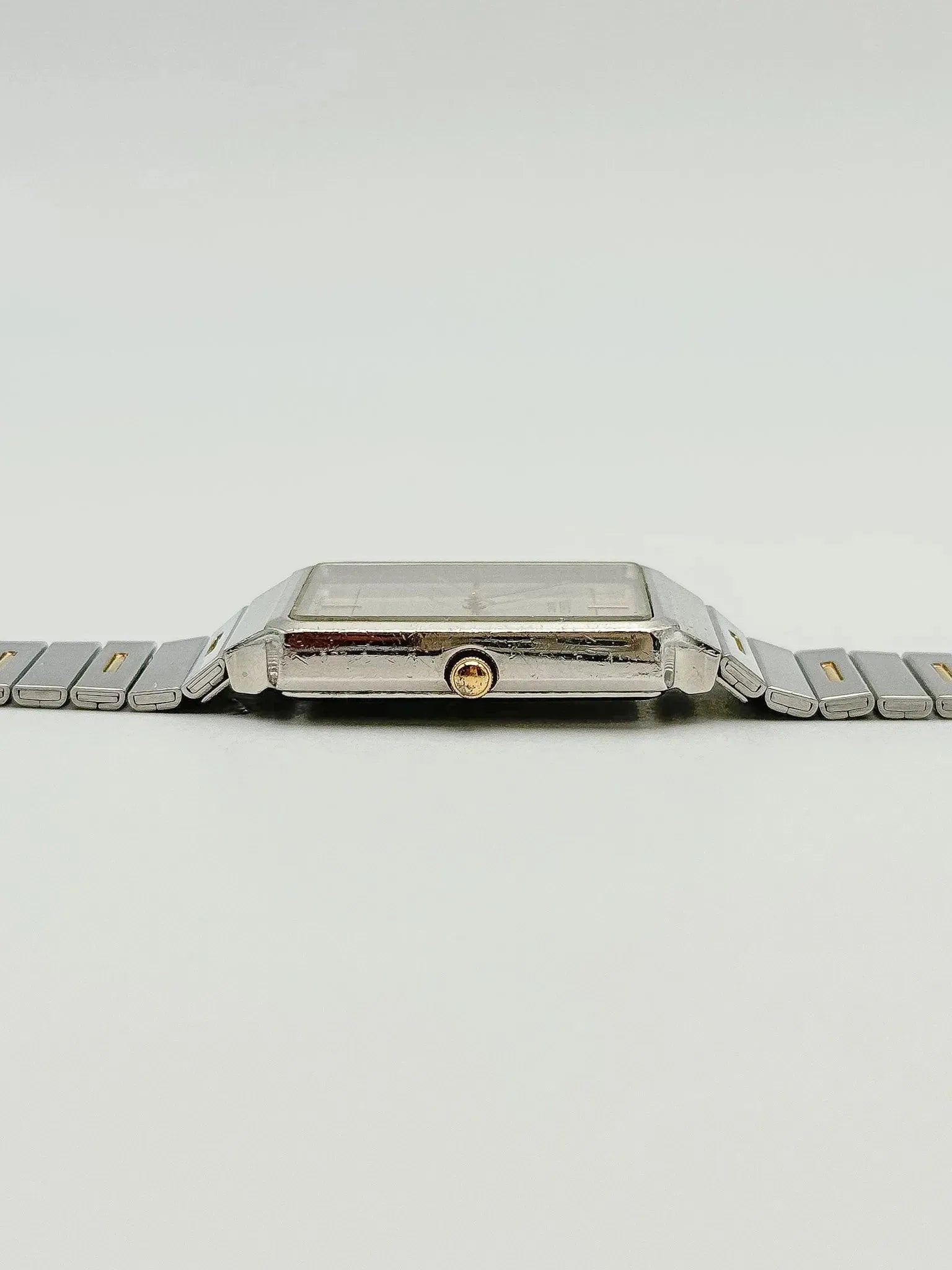 Seiko - Acier Strié Doré Bracelet intégré - 1997 - Atelier Victor - Vintage  Shop