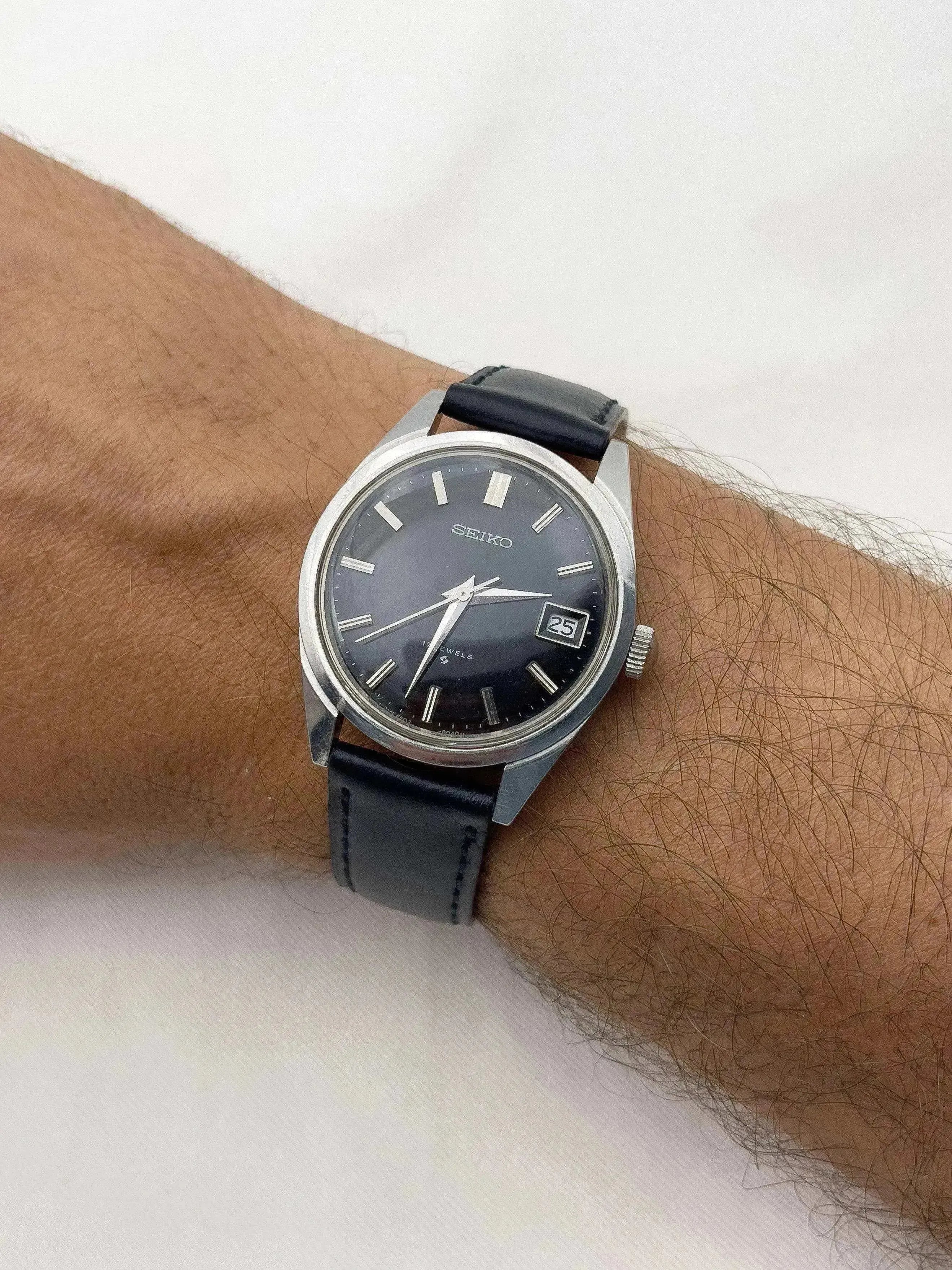 Seiko - Black Manual - 1975 - Atelier Victor