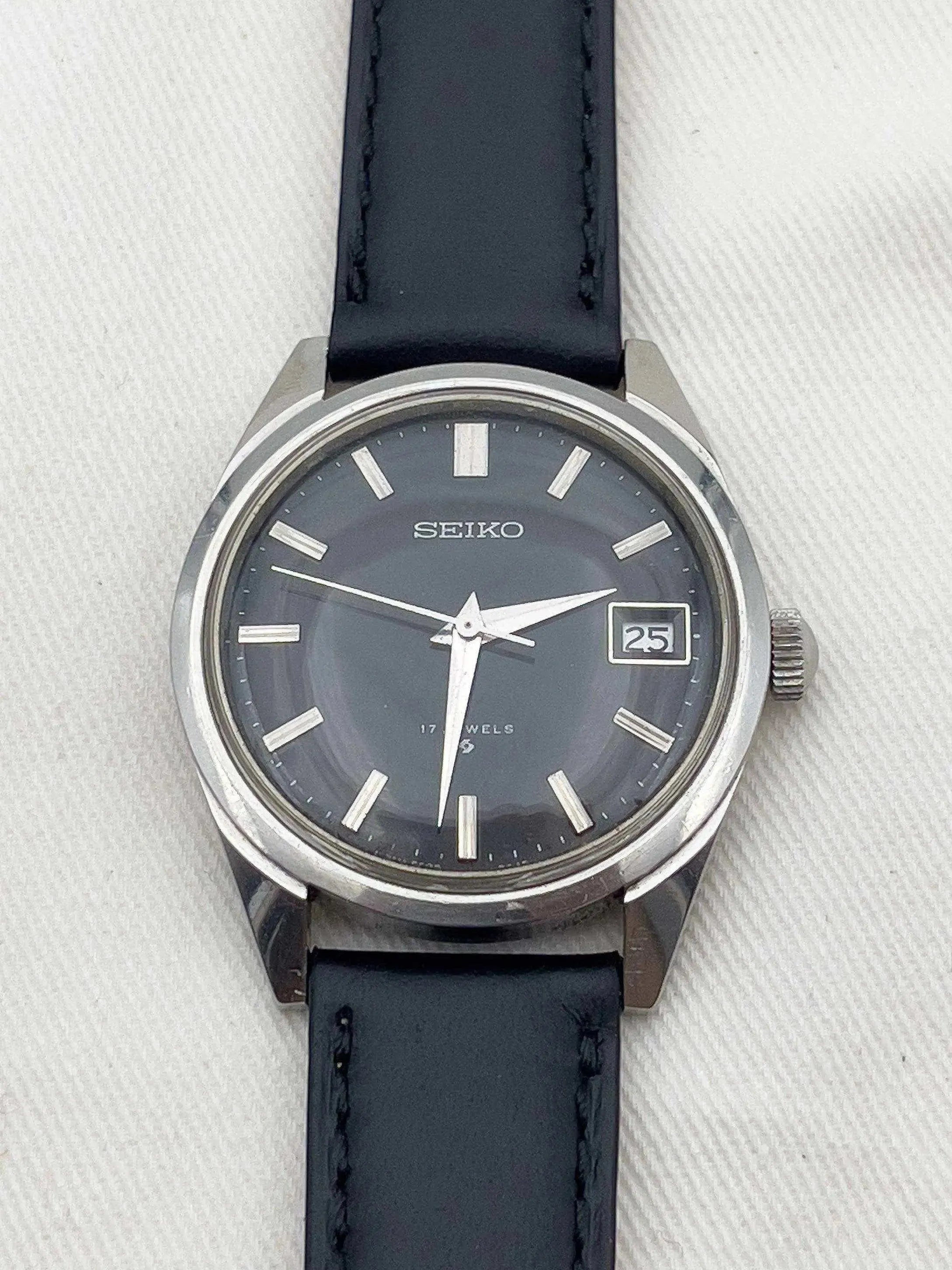 Seiko - Black Manual - 1975 - Atelier Victor Paris - Vintage Watch Shop Dubai