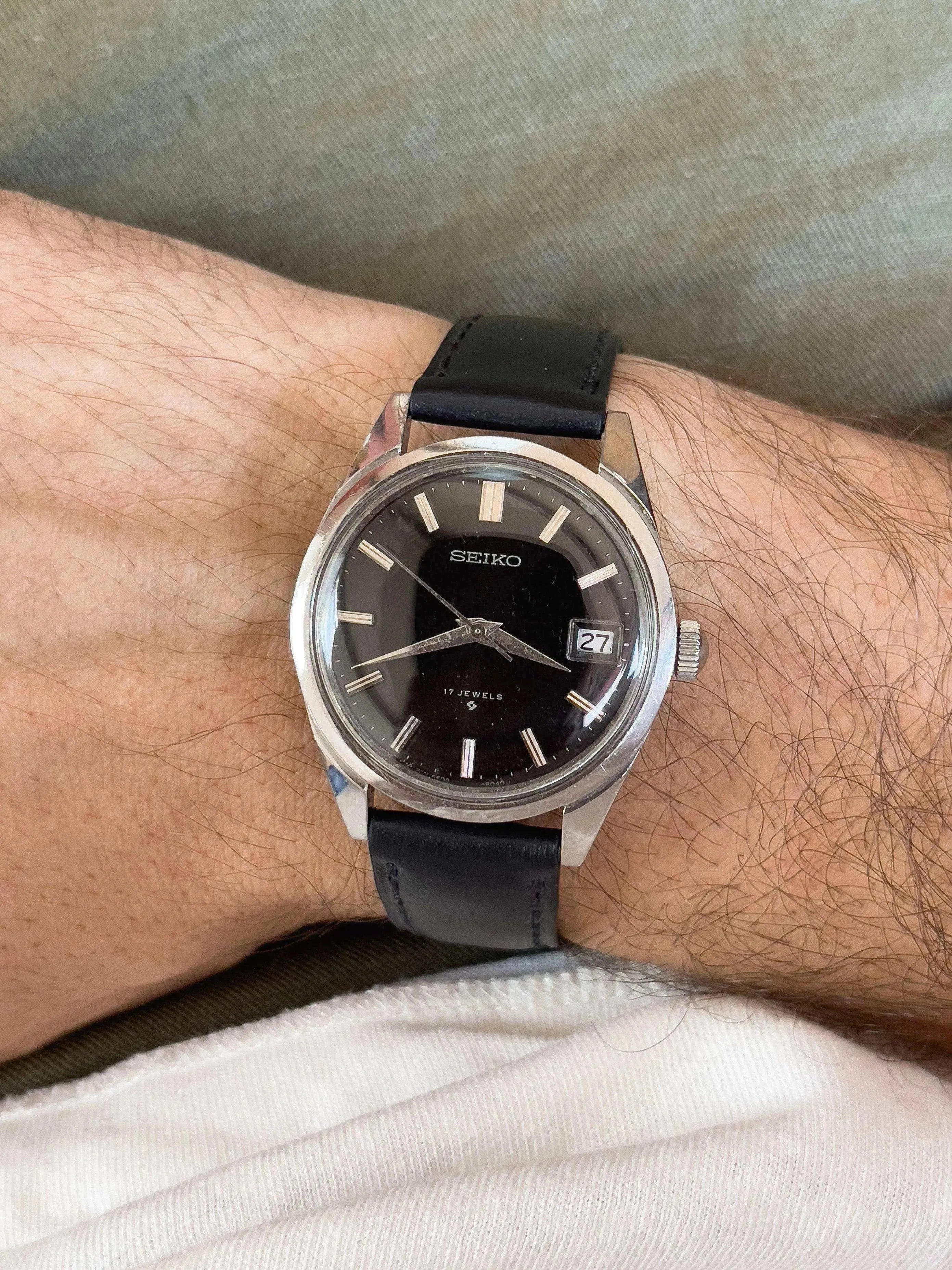 Seiko - Black Manual - 1975 - Atelier Victor Paris - Vintage Watch Shop Dubai
