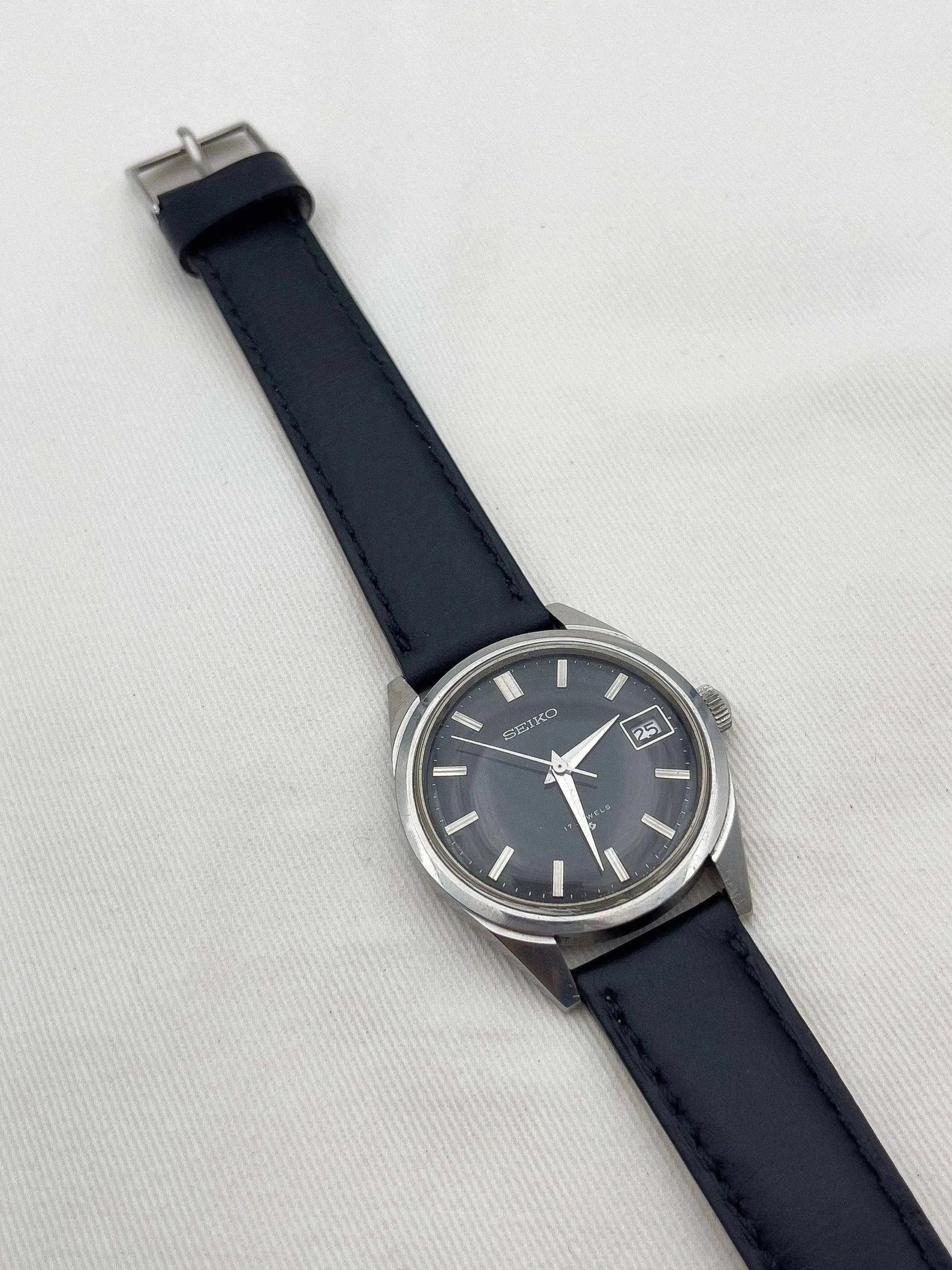 Seiko - Black Manual - 1975 - Atelier Victor Paris - Vintage Watch Shop Dubai
