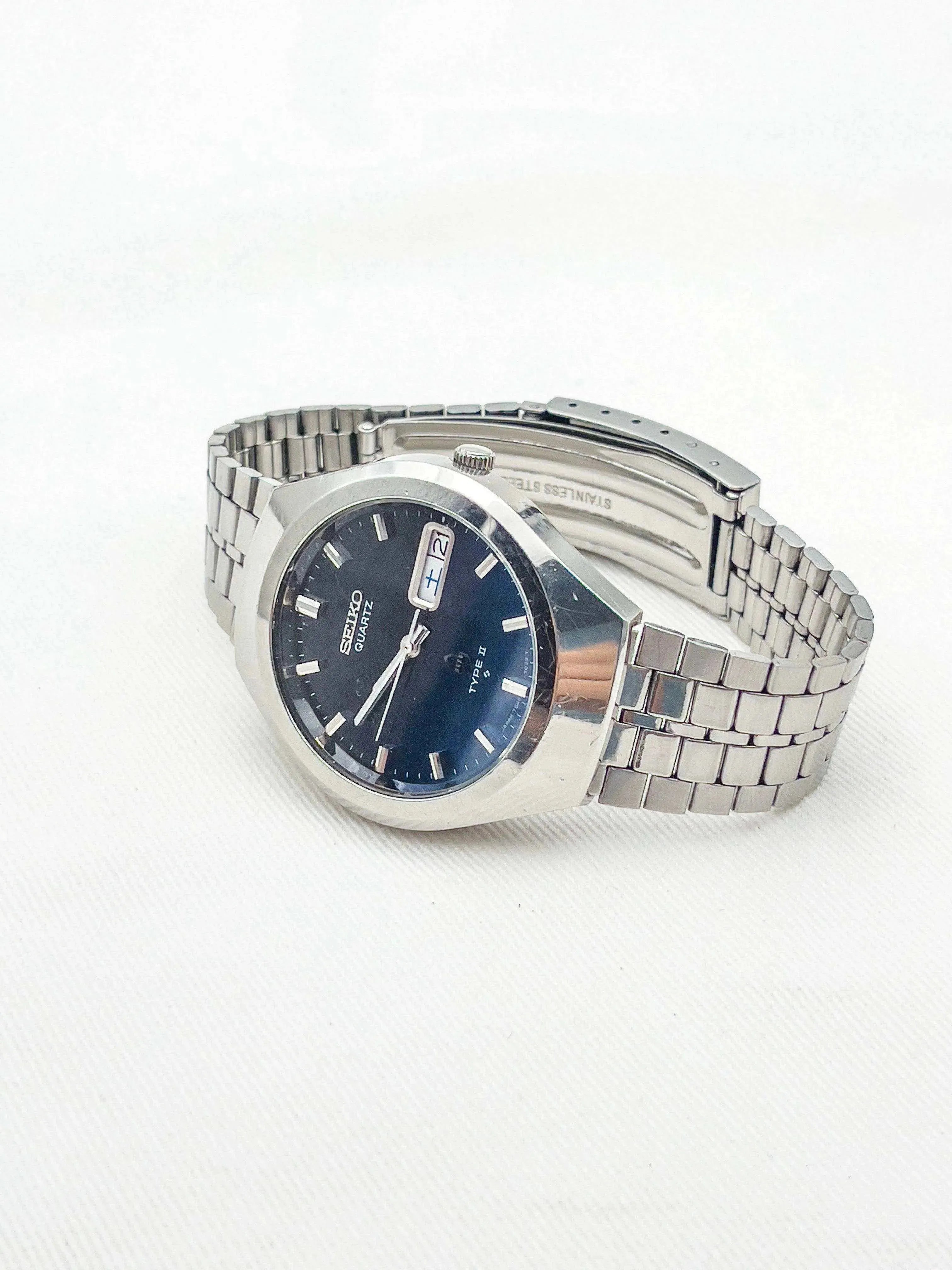 Seiko - Blue Ribbon Dial - 1977 - Atelier Victor Paris - Vintage Watch Shop Dubai