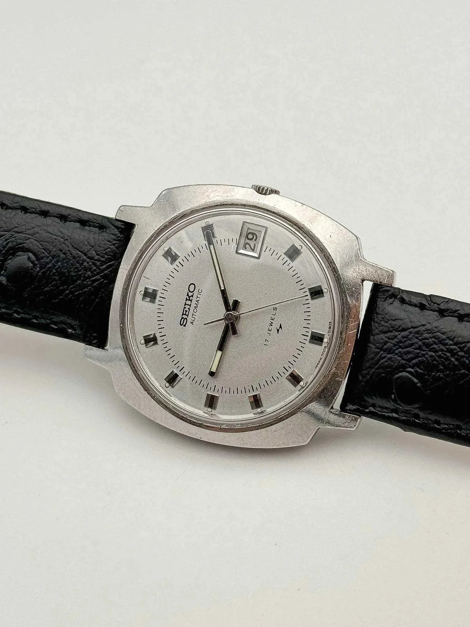Seiko - Boitier TV Index noir Date - 1975 - Atelier Victor - Vintage  Shop