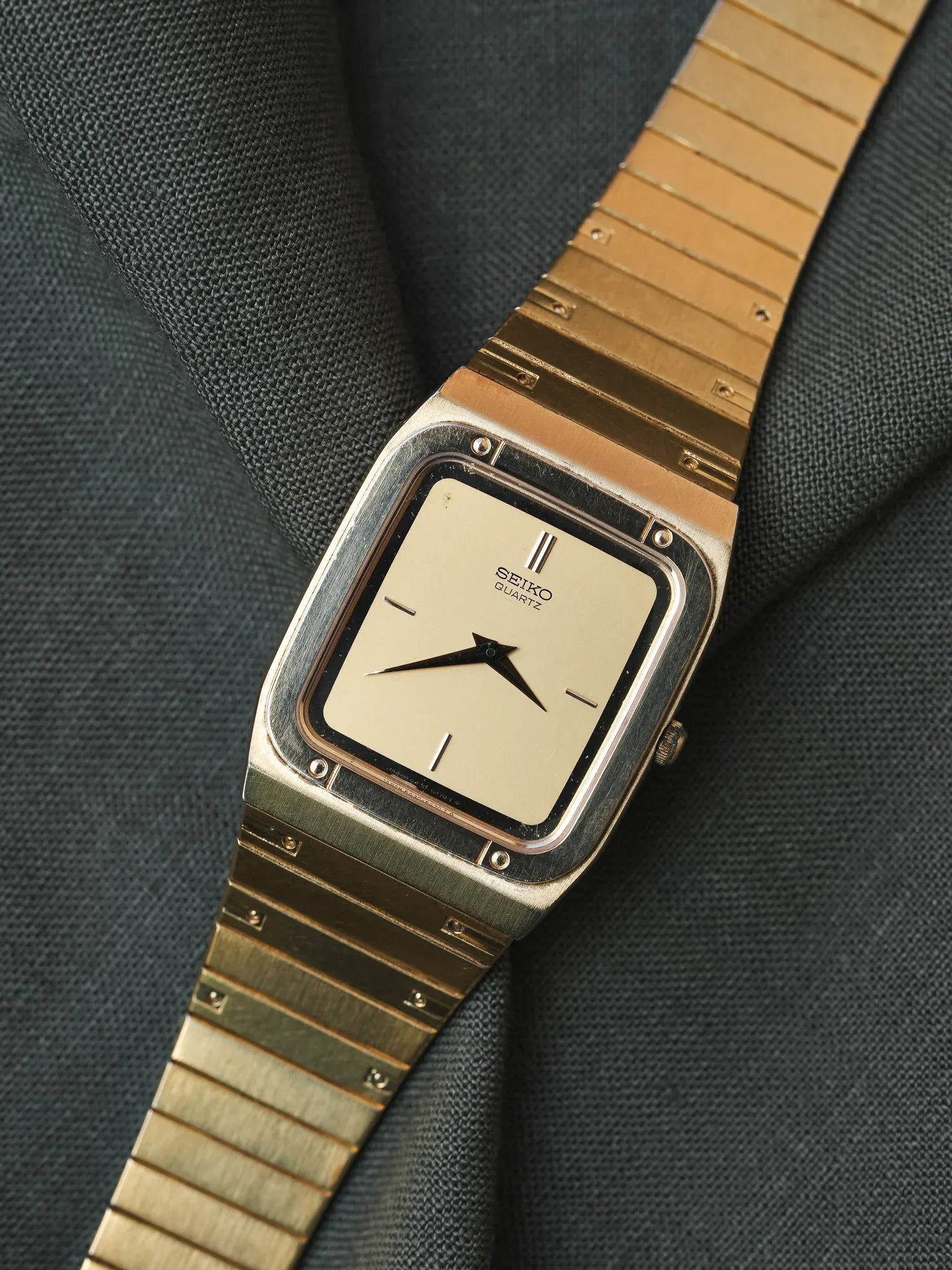 Seiko - Bracelet Intégré Doré Dauphine - 1982 - Atelier Victor - Vintage  Shop
