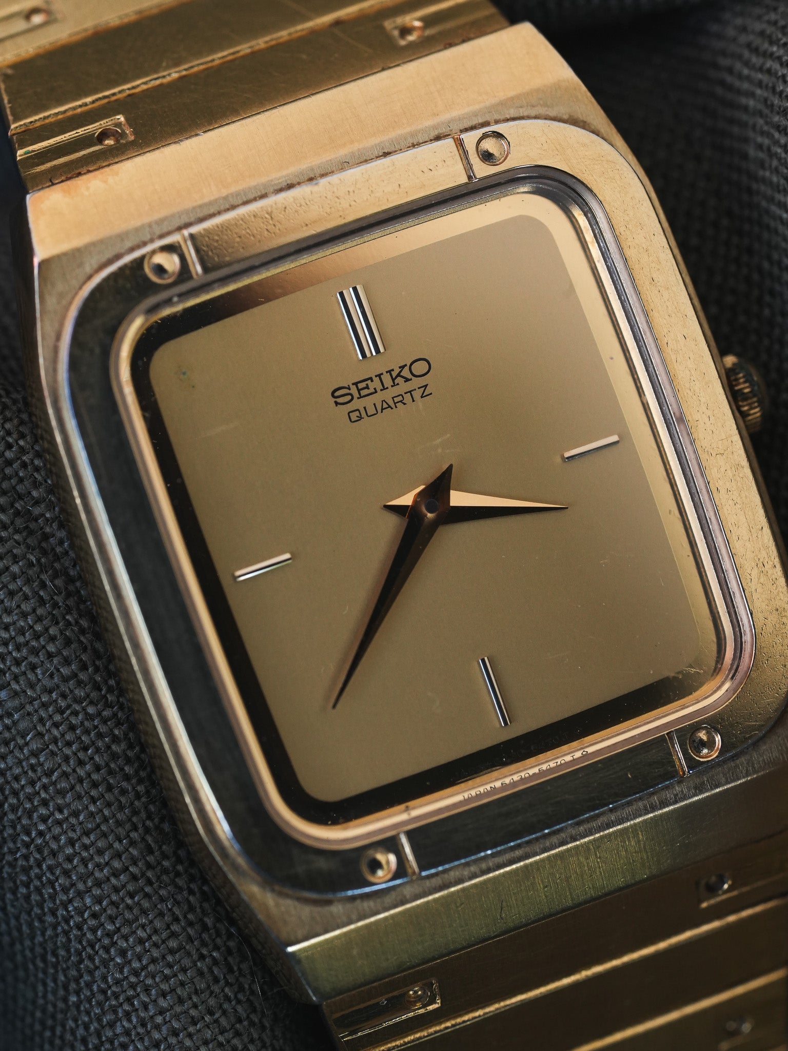 Seiko - Bracelet Intégré Doré Dauphine - 1982 - Atelier Victor - Vintage  Shop