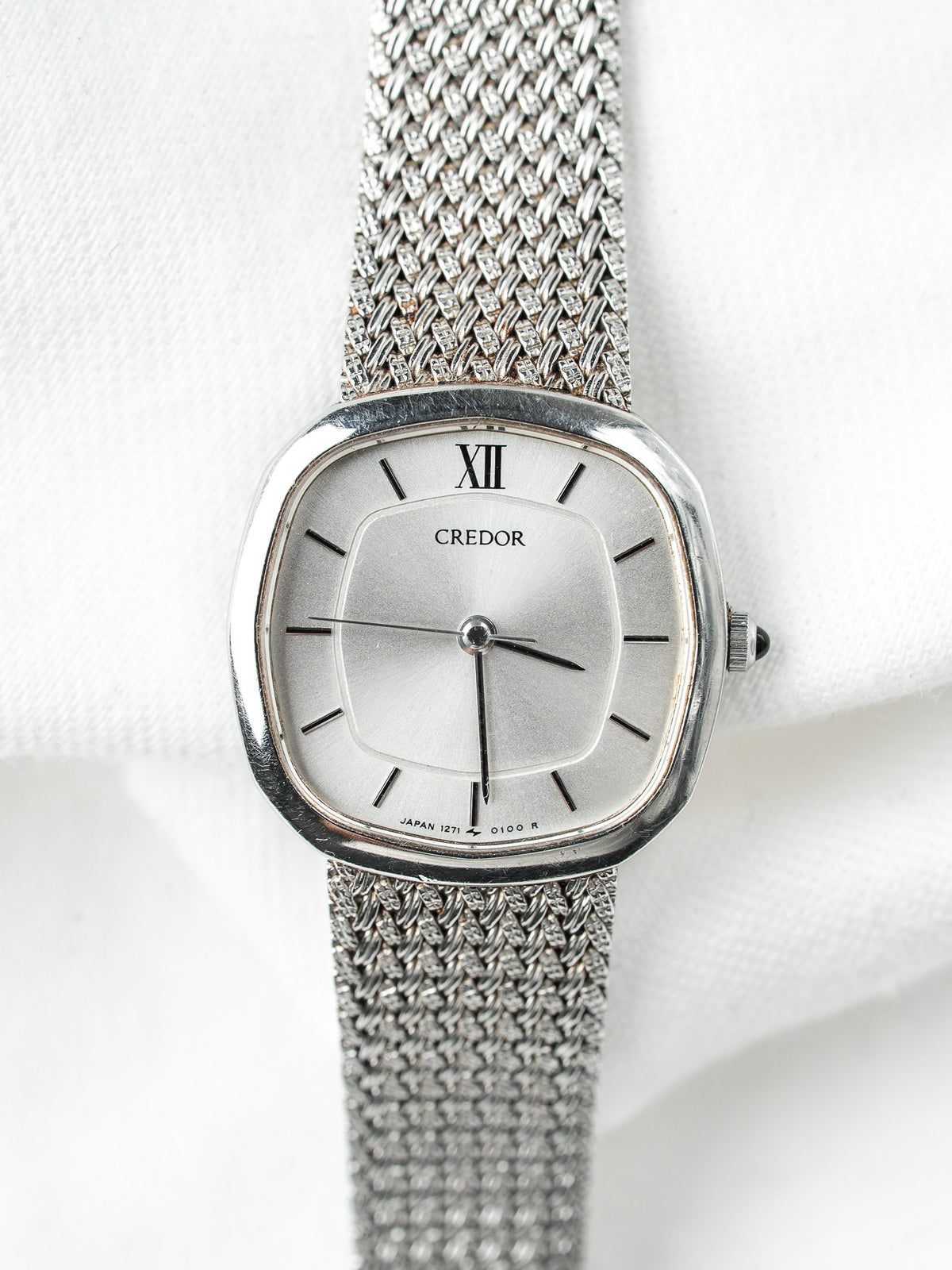 Seiko Credor 1271-5030 ساعة فولاذ — وسادة صغيرة بسوار شبكي مضفور (1979) 