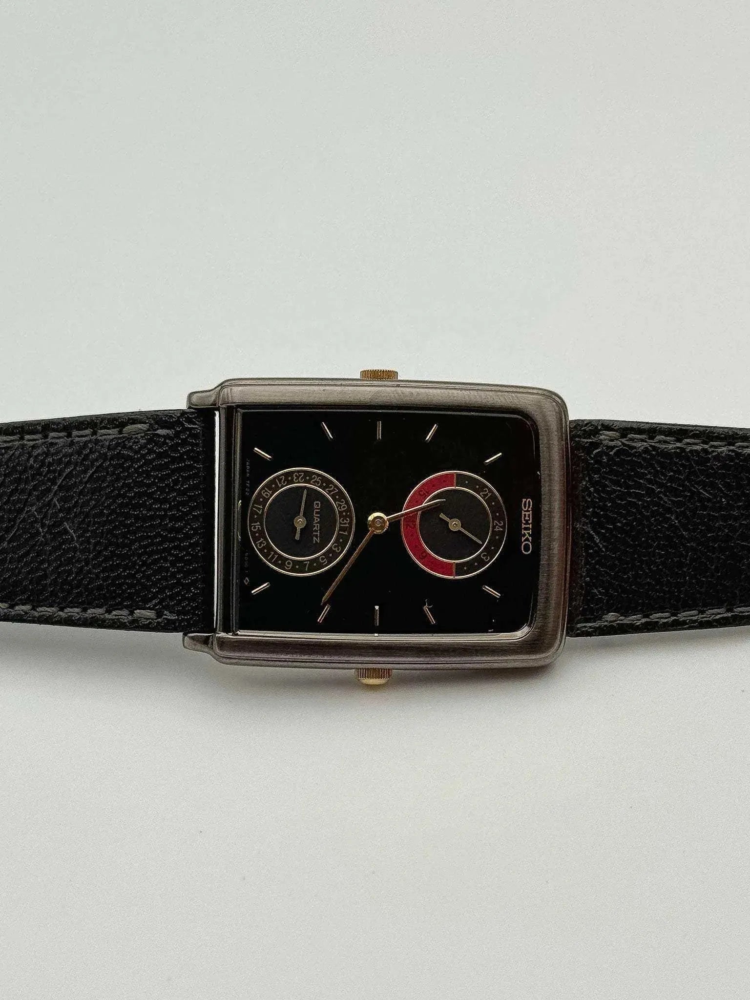 Seiko - GMT Dual Time Full Black NOS - 1976 - Atelier Victor Paris - Vintage Watch Shop Dubai