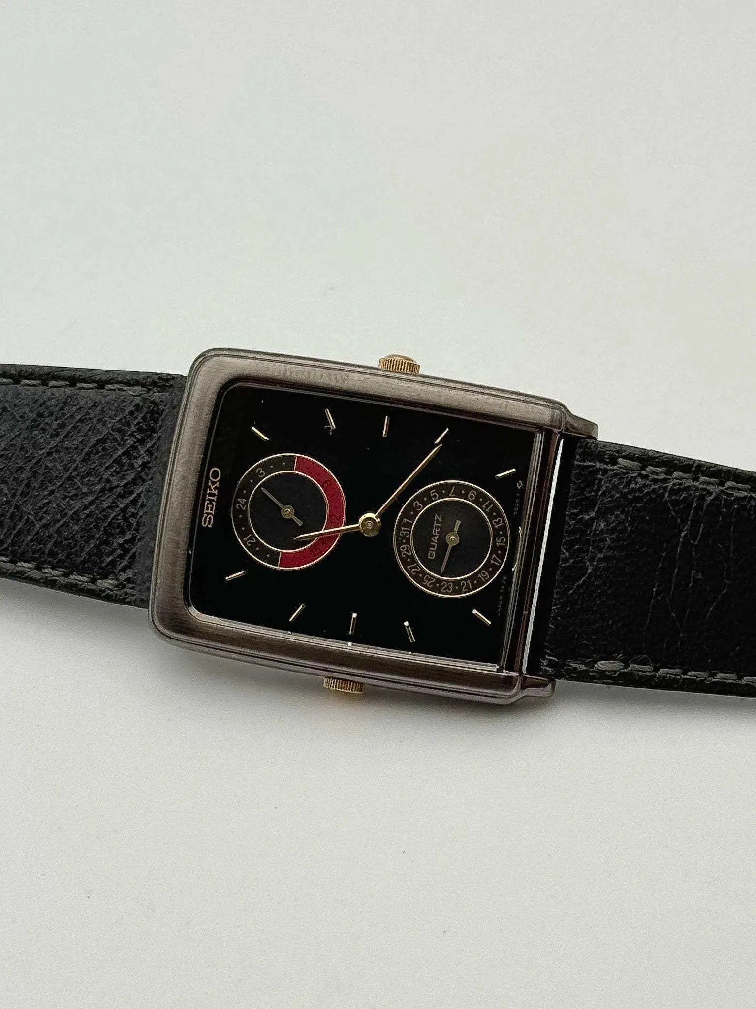 Seiko - GMT Dual Time Full Black NOS - 1976 - Atelier Victor Paris - Vintage Watch Shop Dubai