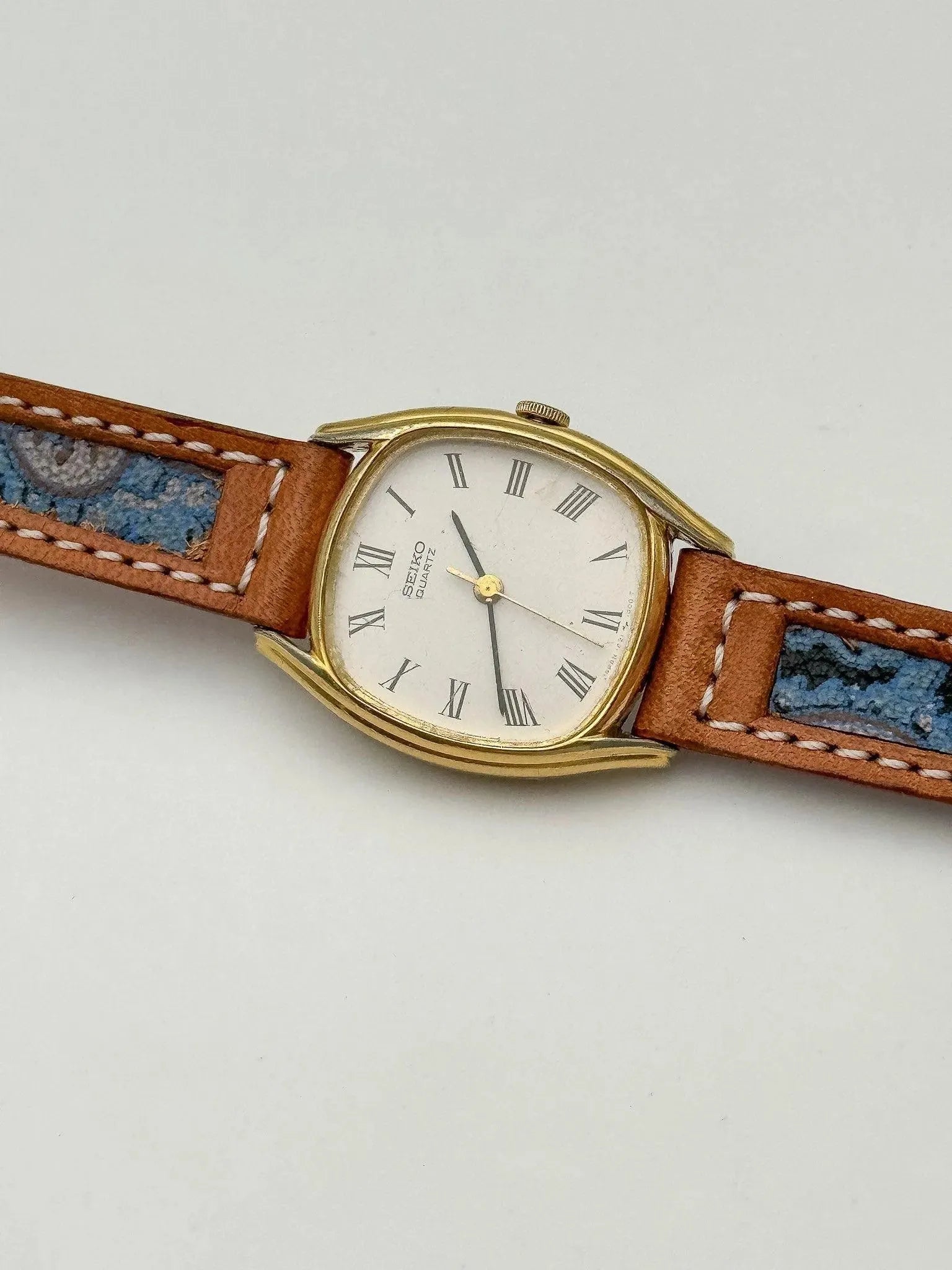 Seiko - Lady Tonneau Gold White Dial - 1982 - Atelier Victor Paris - Vintage Watch Shop Dubai