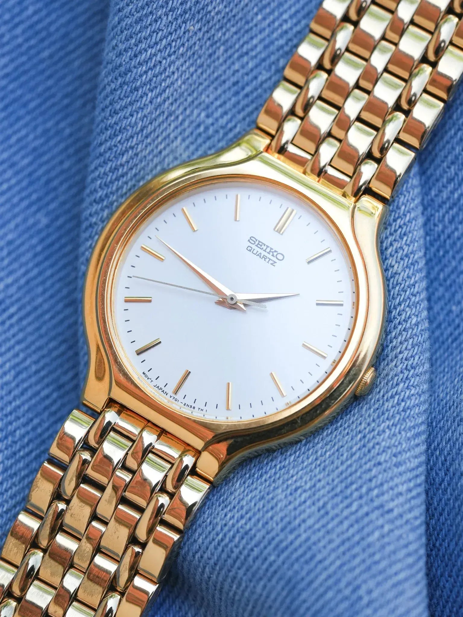 Seiko - Gold Mesh White Dial - 1995 display picture 2