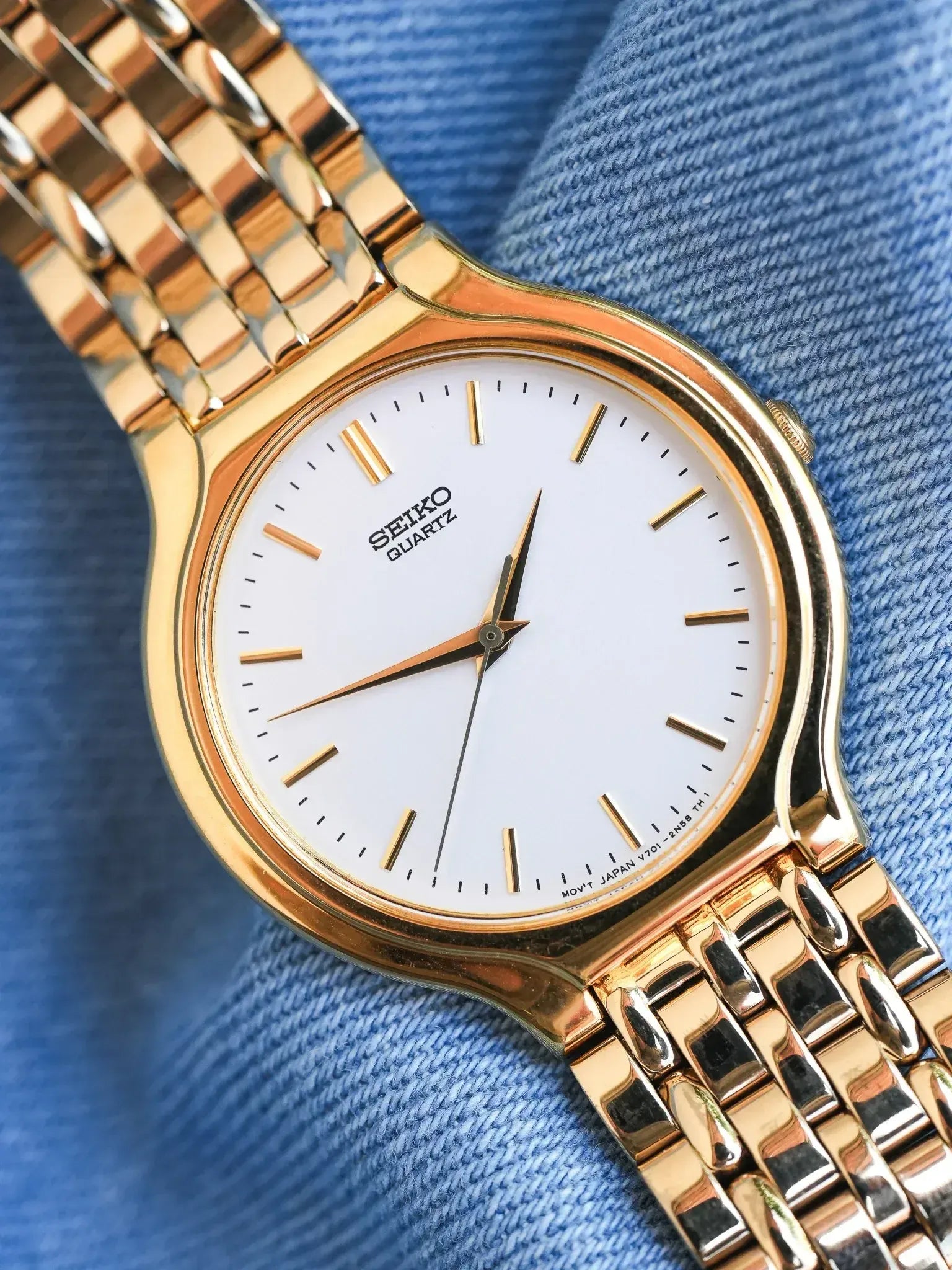 Seiko - Gold Mesh White Dial - 1995 display picture 3