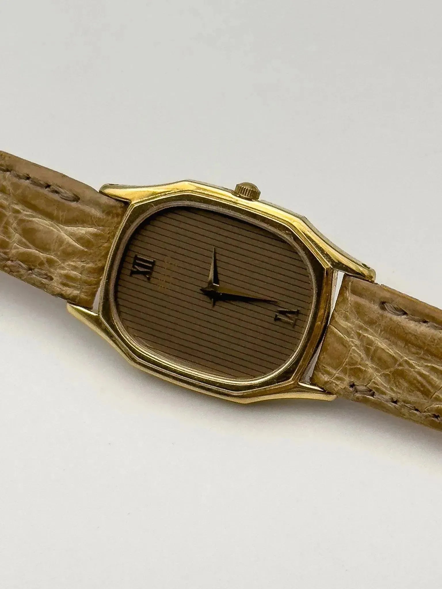 Seiko - Mini Oval Gold Tapesserie - 1983 - Atelier Victor Paris - Vintage Watch Shop Dubai
