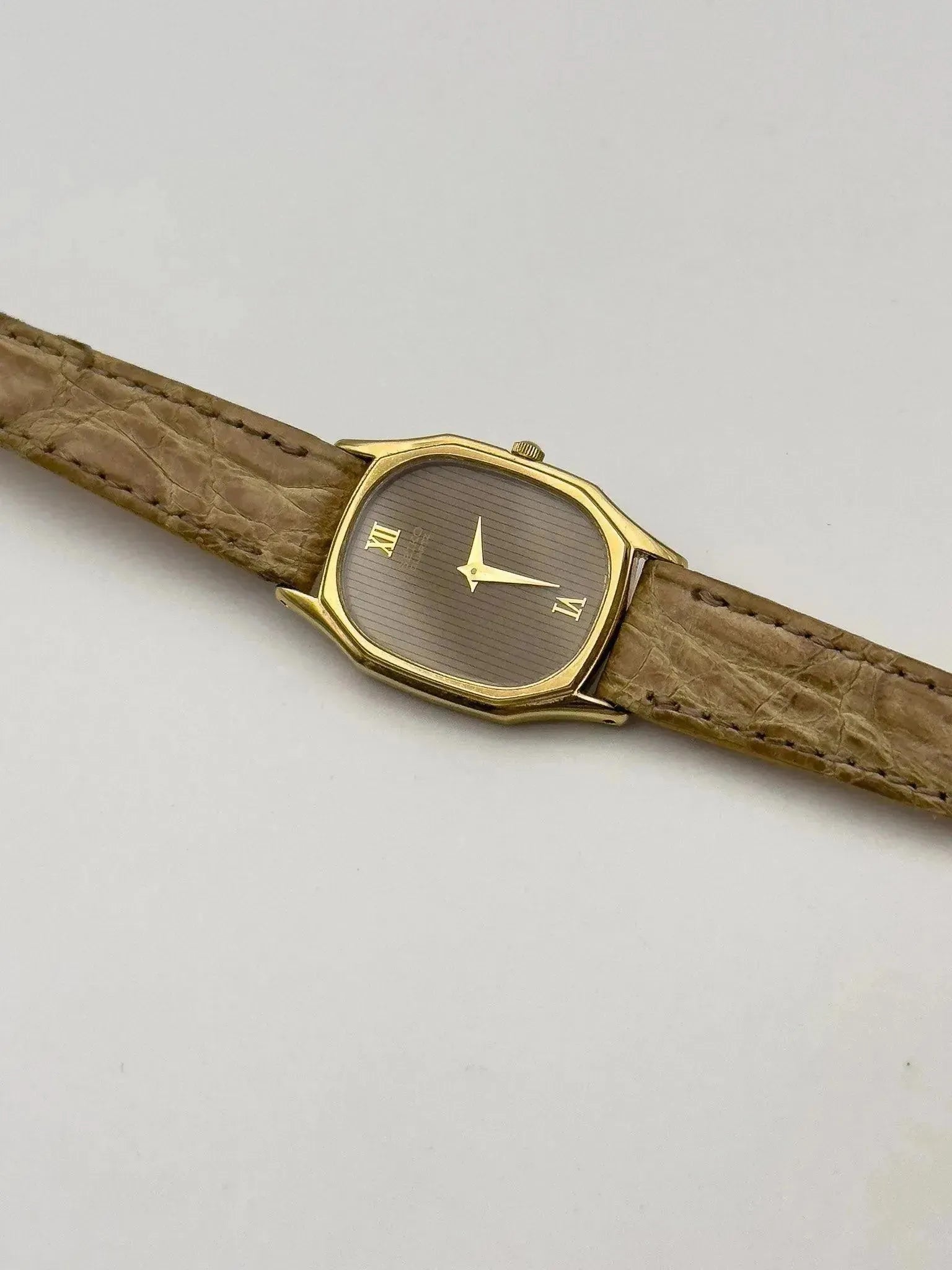 Seiko - Mini Oval Gold Tapesserie - 1983 - Atelier Victor Paris - Vintage Watch Shop Dubai