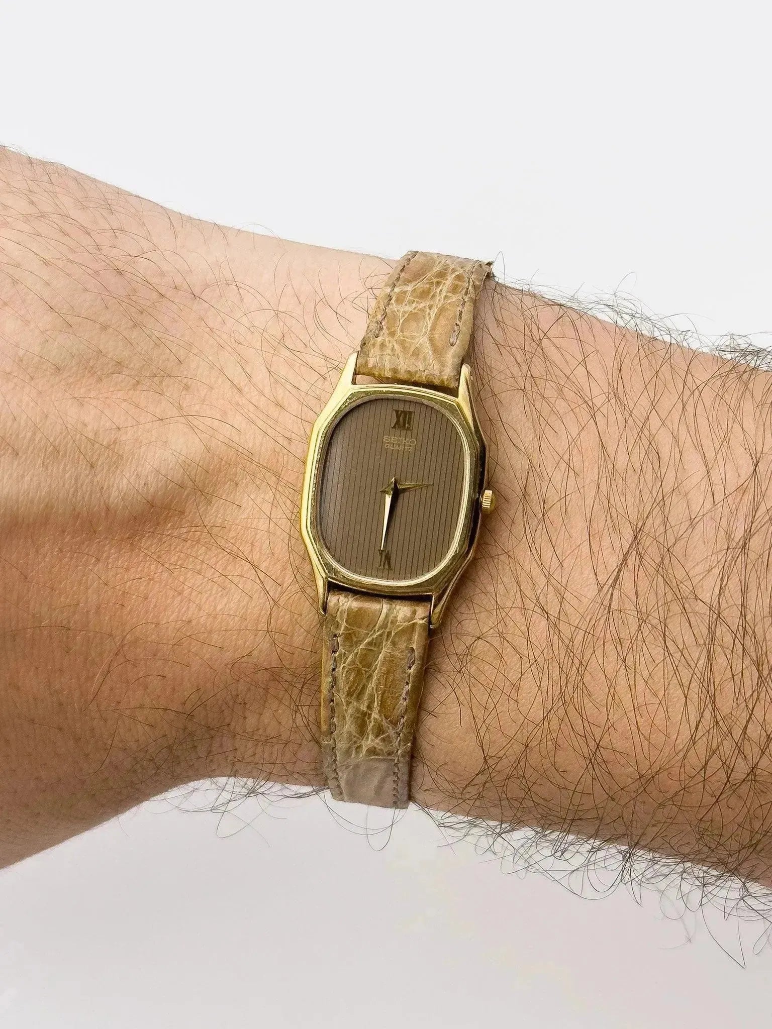 Seiko - Mini Oval Gold Tapesserie - 1983 - Atelier Victor Paris - Vintage Watch Shop Dubai