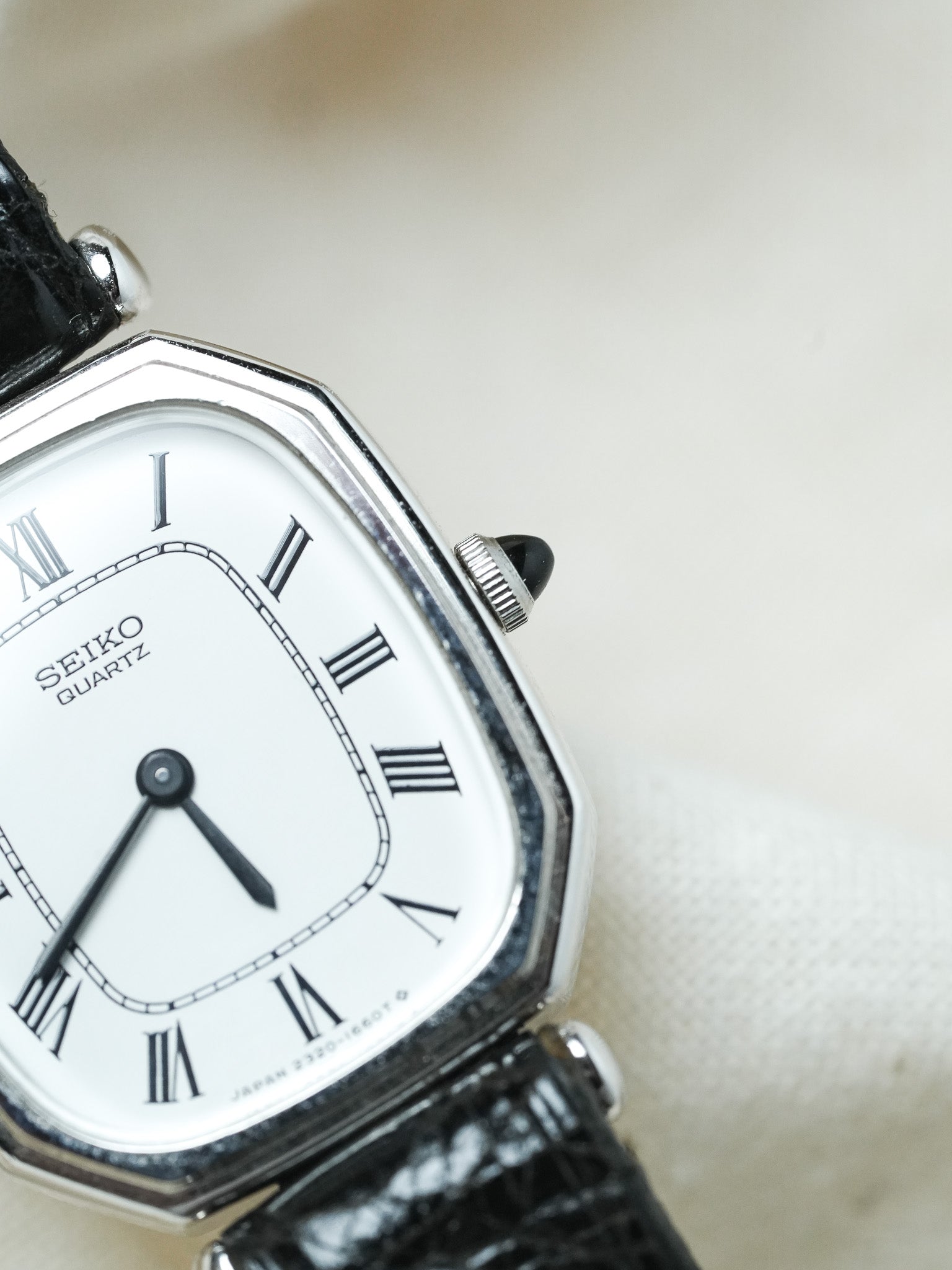 Seiko - Mini Tank Octogonale Acier Blanc Romain - NOS - 1984 - Atelier Victor - Vintage Watch Shop