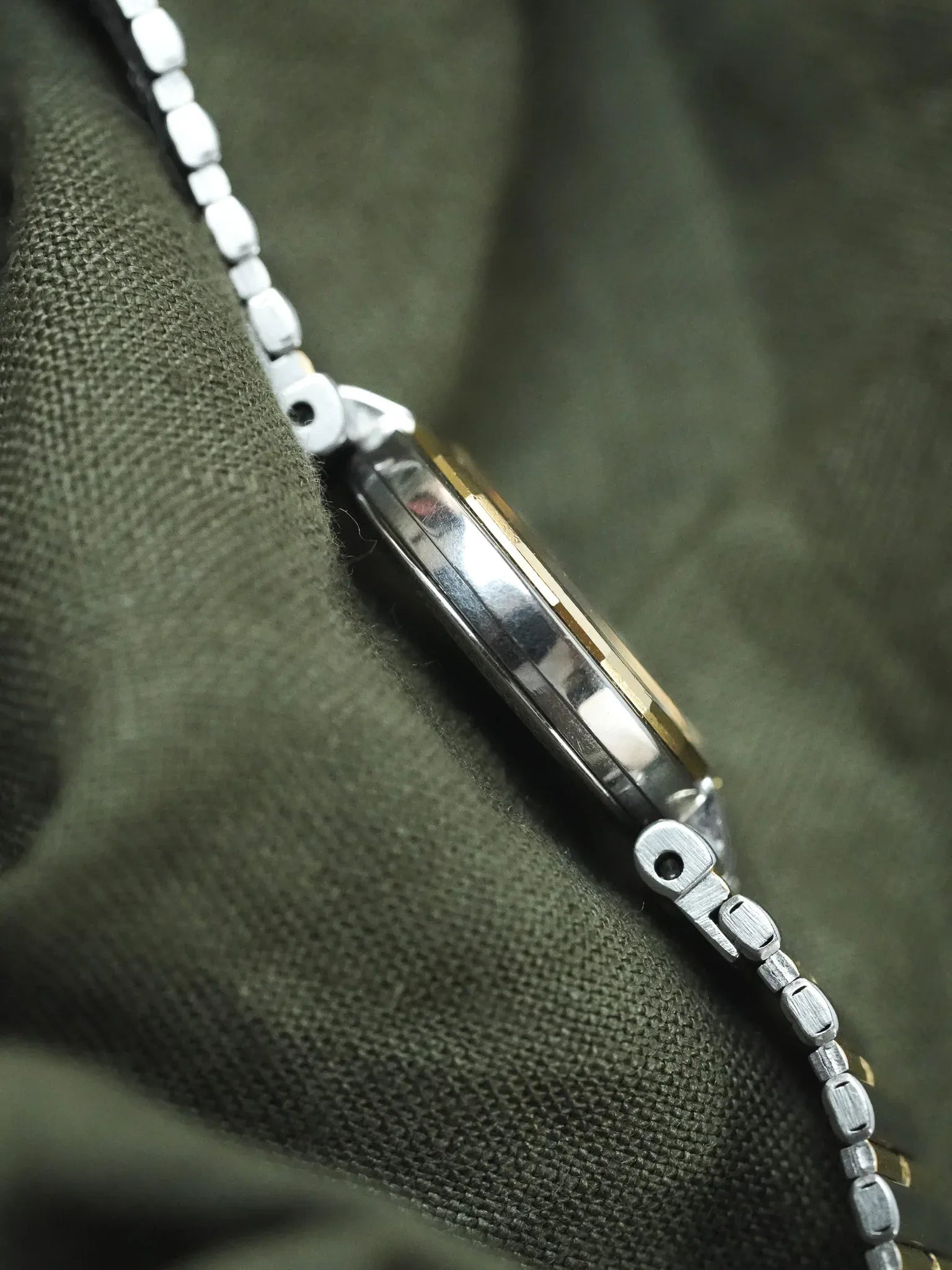 Seiko - Ronde Maille Perforée Acier Or - 1986 - Atelier Victor - Vintage  Shop
