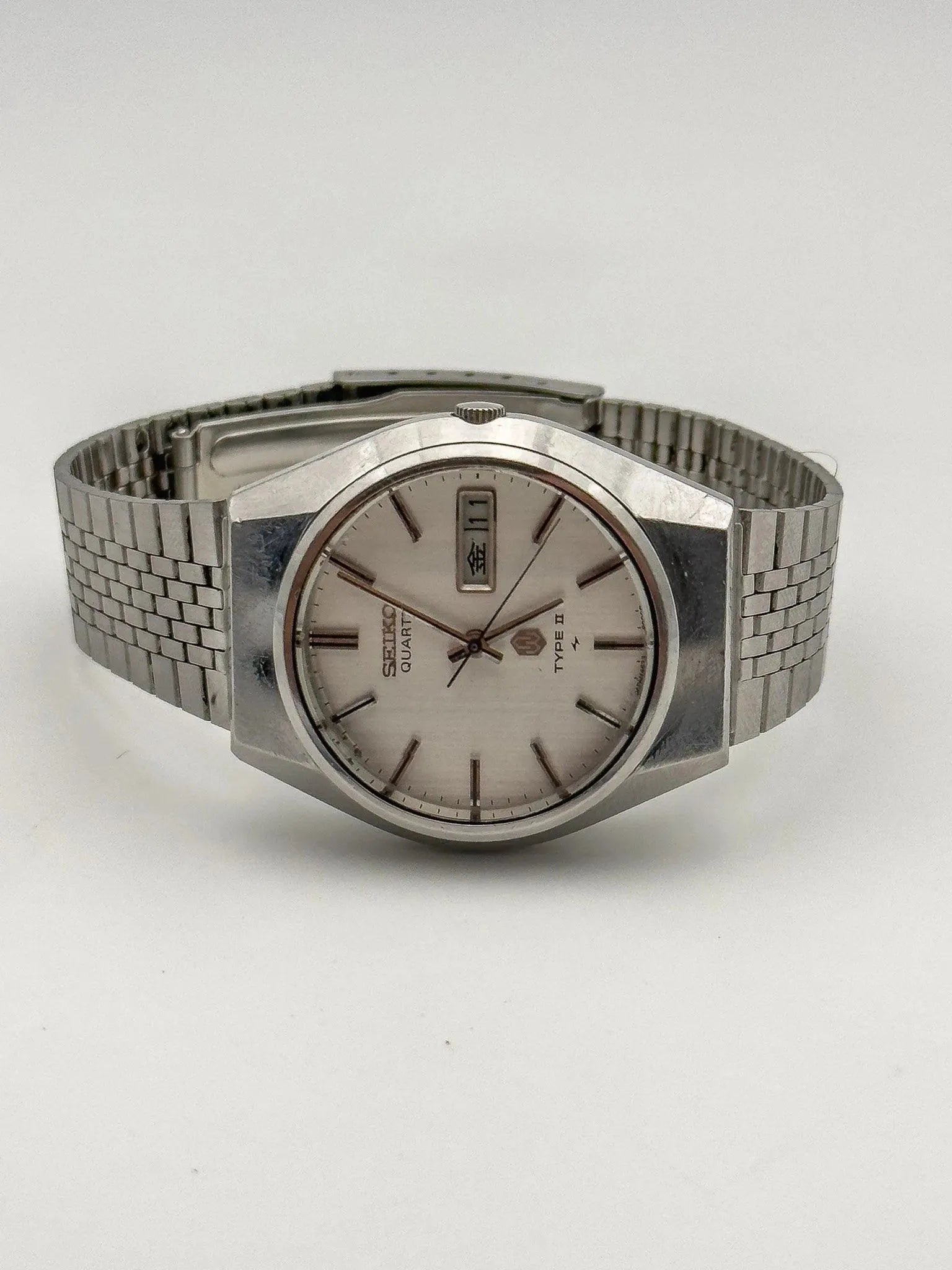 Seiko - Silver Facetted Kanji Daydate - 1976 - Atelier Victor Paris - Vintage Watch Shop Dubai