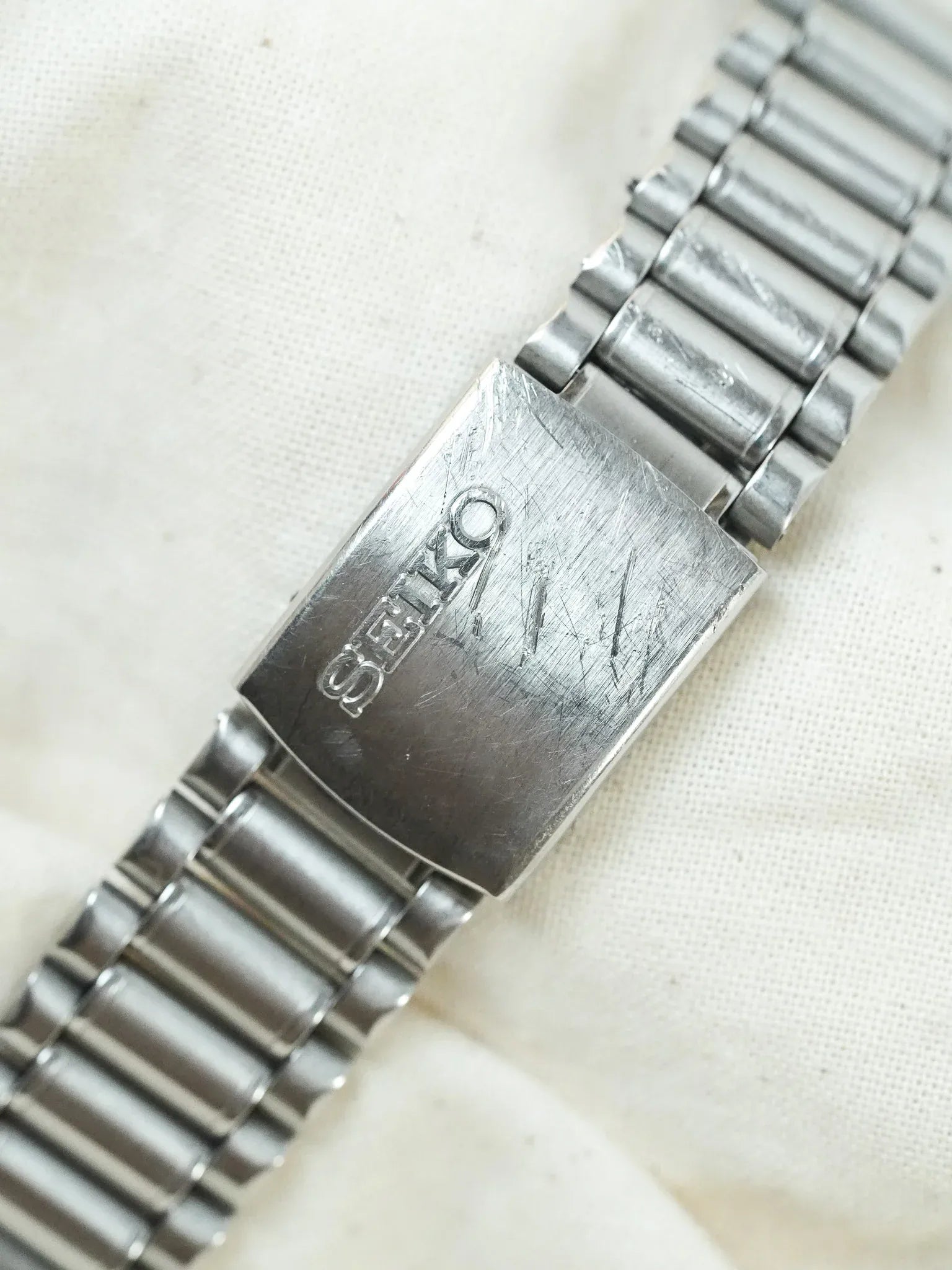 Seiko - Spirit Rond Acier Blanc sablé Chiffres Arabes Bracelet acier - 1987 - Atelier Victor