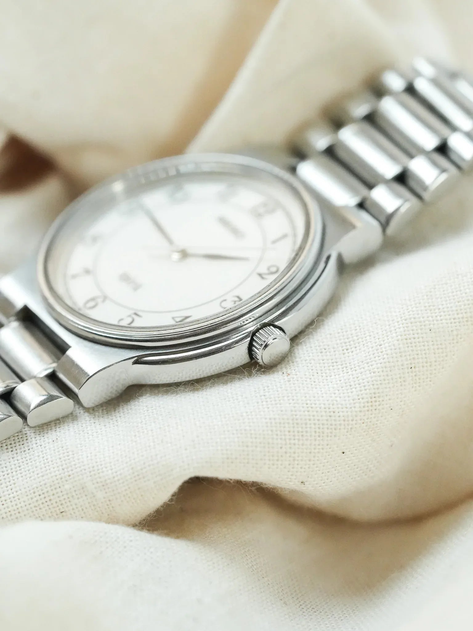 Seiko - Spirit Rond Acier Blanc sablé Chiffres Arabes Bracelet acier - 1987 - Atelier Victor