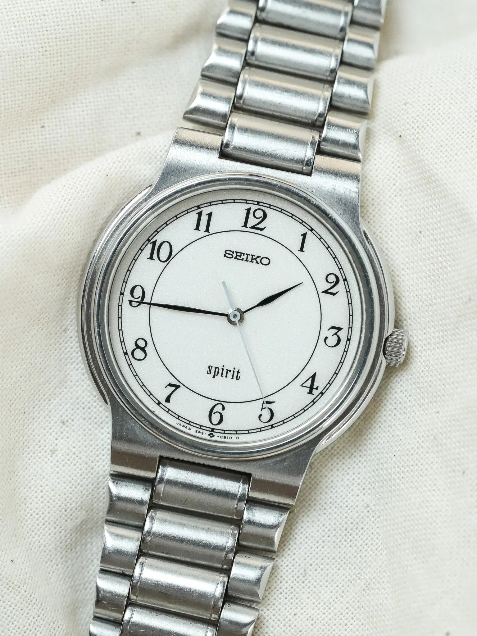 Seiko - Spirit Rond Acier Blanc sablé Chiffres Arabes Bracelet acier - 1987 - Atelier Victor - Vintage  Shop
