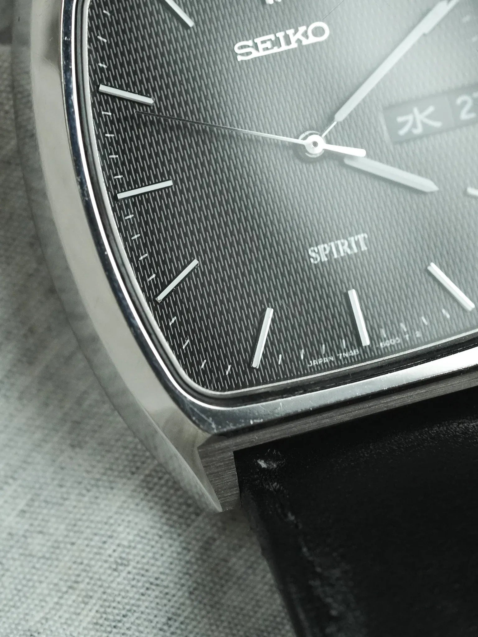 Seiko - Spirit Tonneau Daydate Kanji Acier Guilloché Noir - 1993 - Atelier Victor