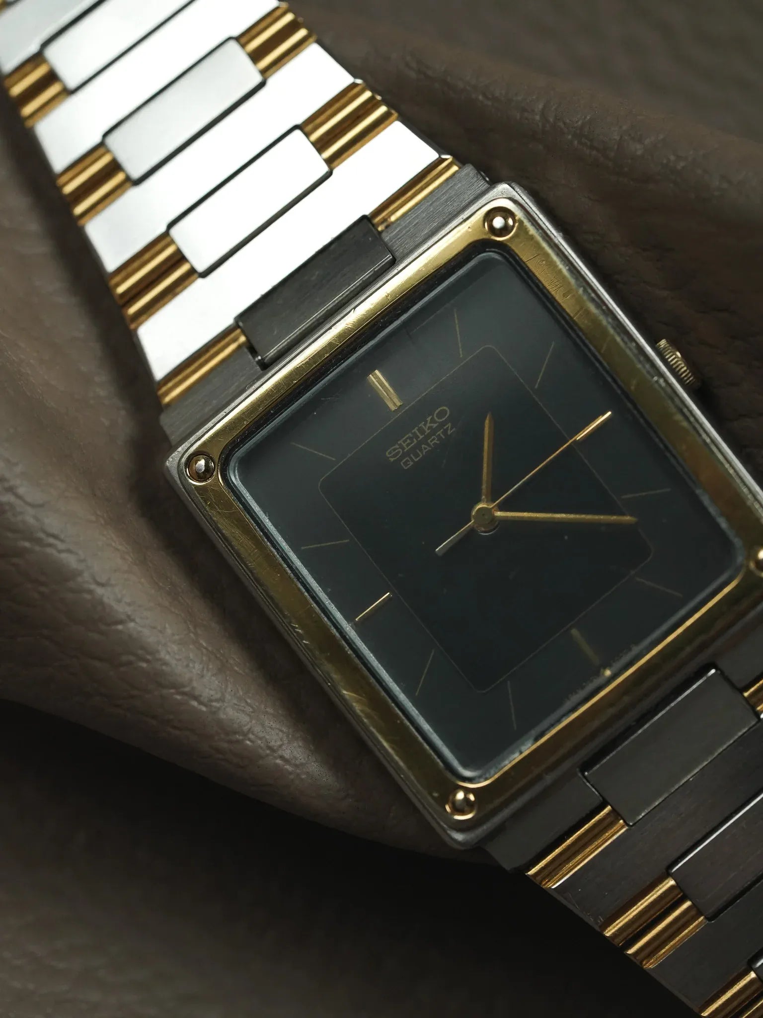 Seiko - Tank acier or lunette vissée cadran gris - 1982 - Atelier Victor