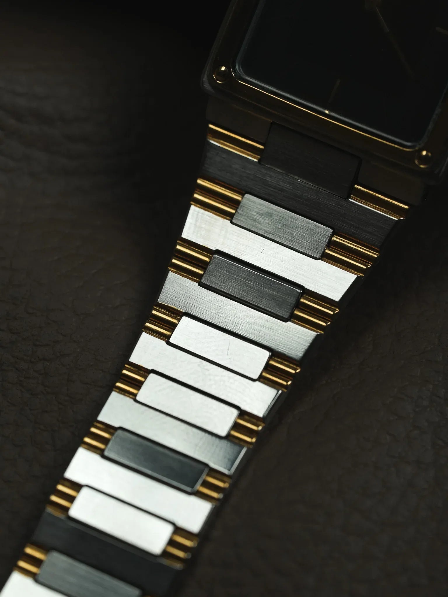 Seiko - Tank acier or lunette vissée cadran gris - 1982 - Atelier Victor