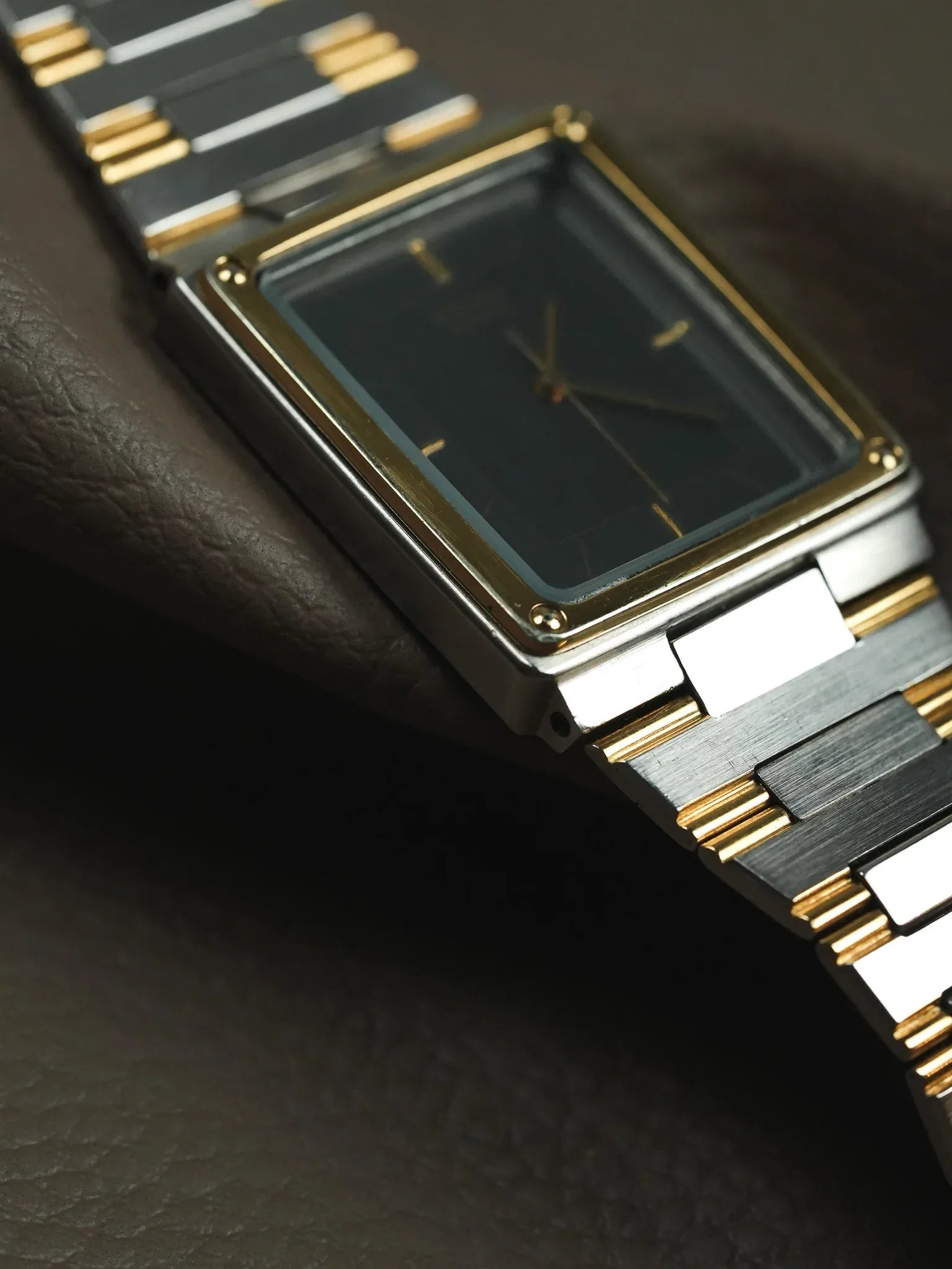 Seiko - Tank acier or lunette vissée cadran gris - 1982 - Atelier Victor