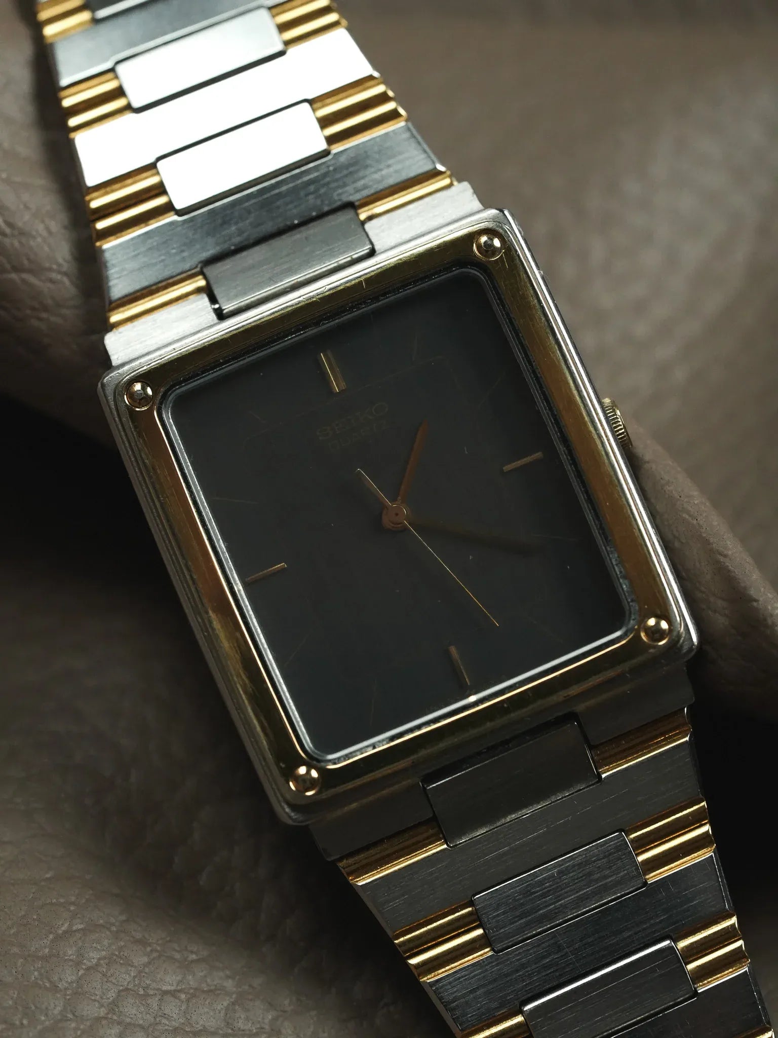 Seiko - Tank acier or lunette vissée cadran gris - 1982 - Atelier Victor