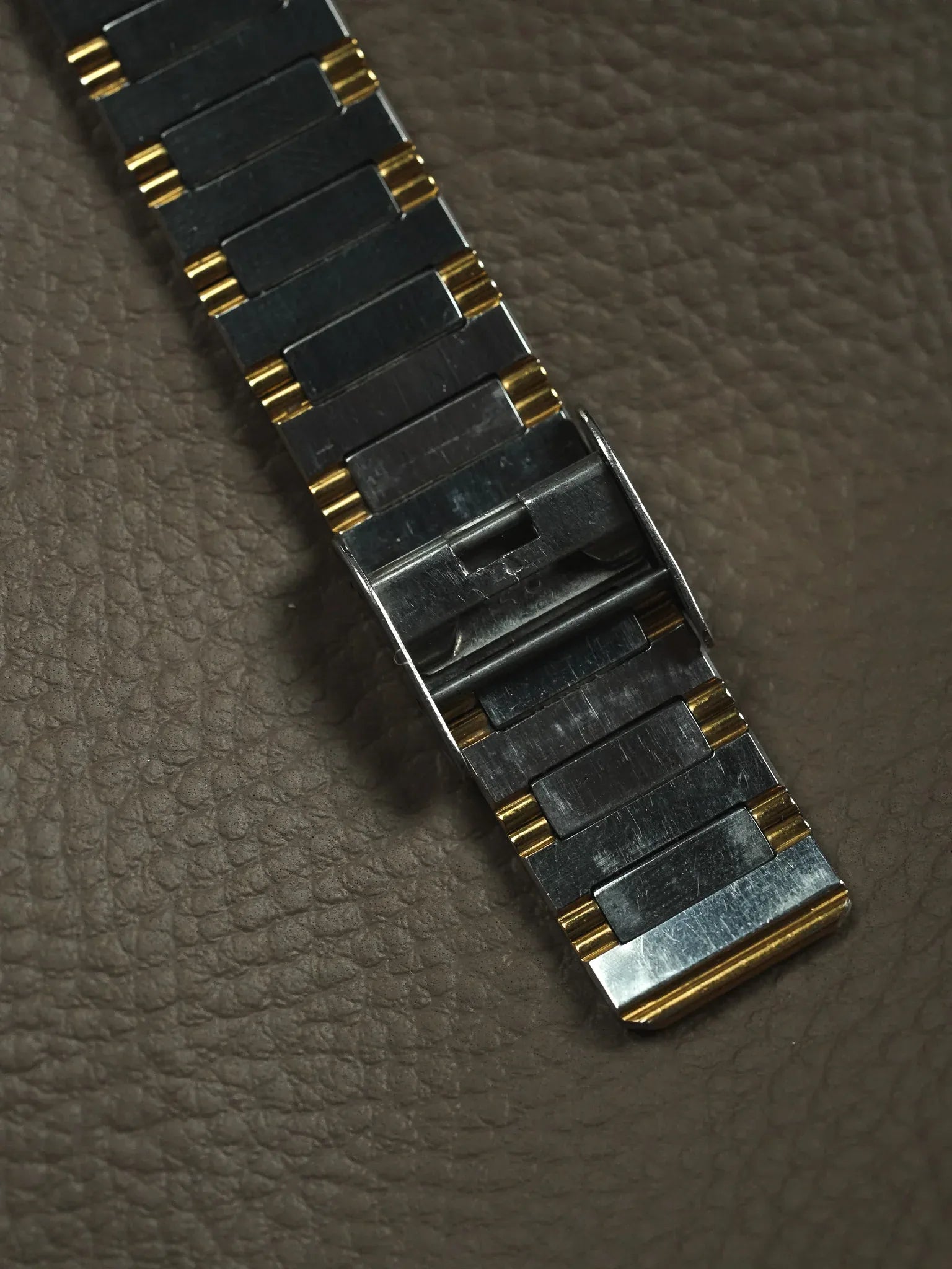 Seiko - Tank acier or lunette vissée cadran gris - 1982 - Atelier Victor